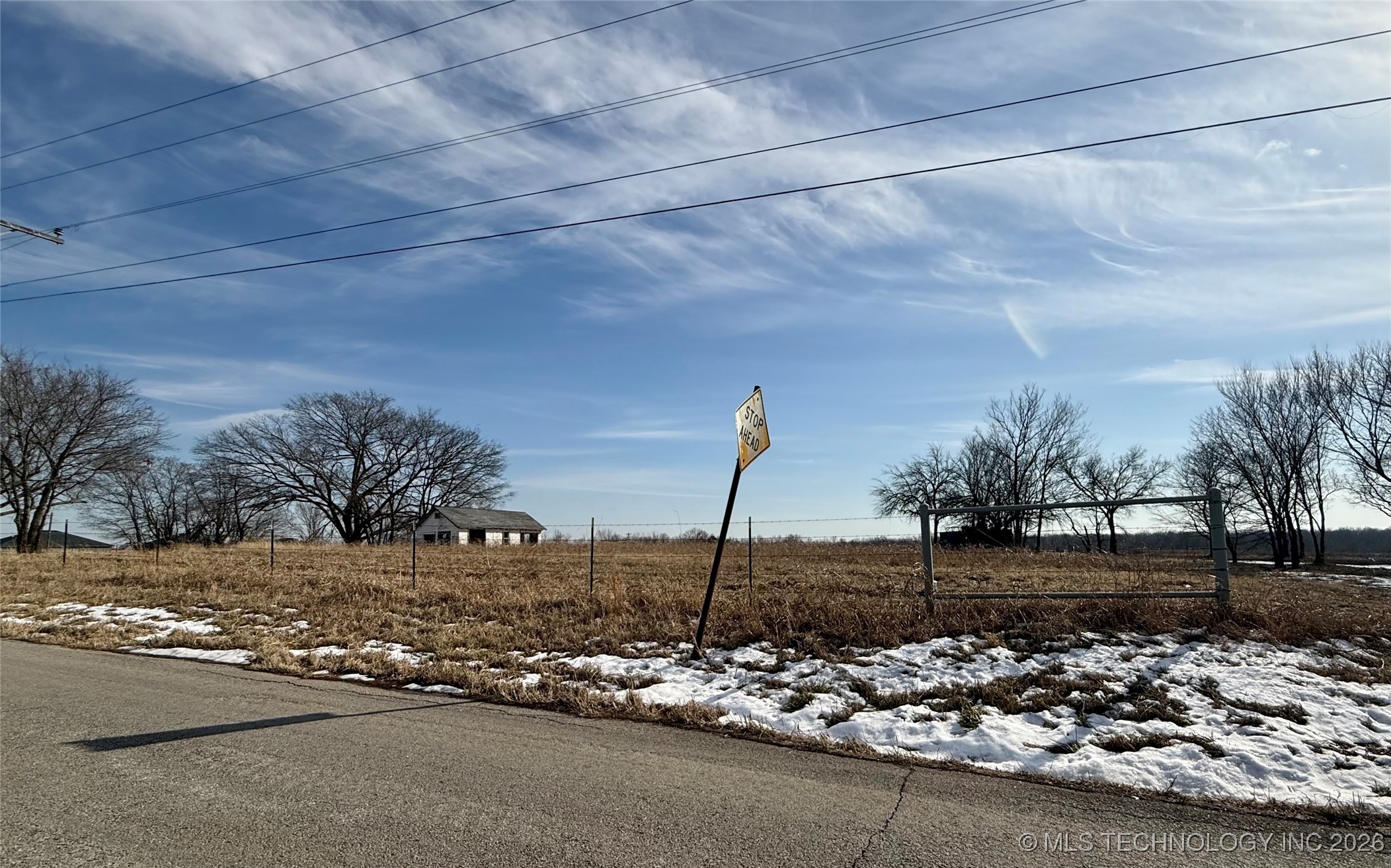 W Oak Street Property Photo 12