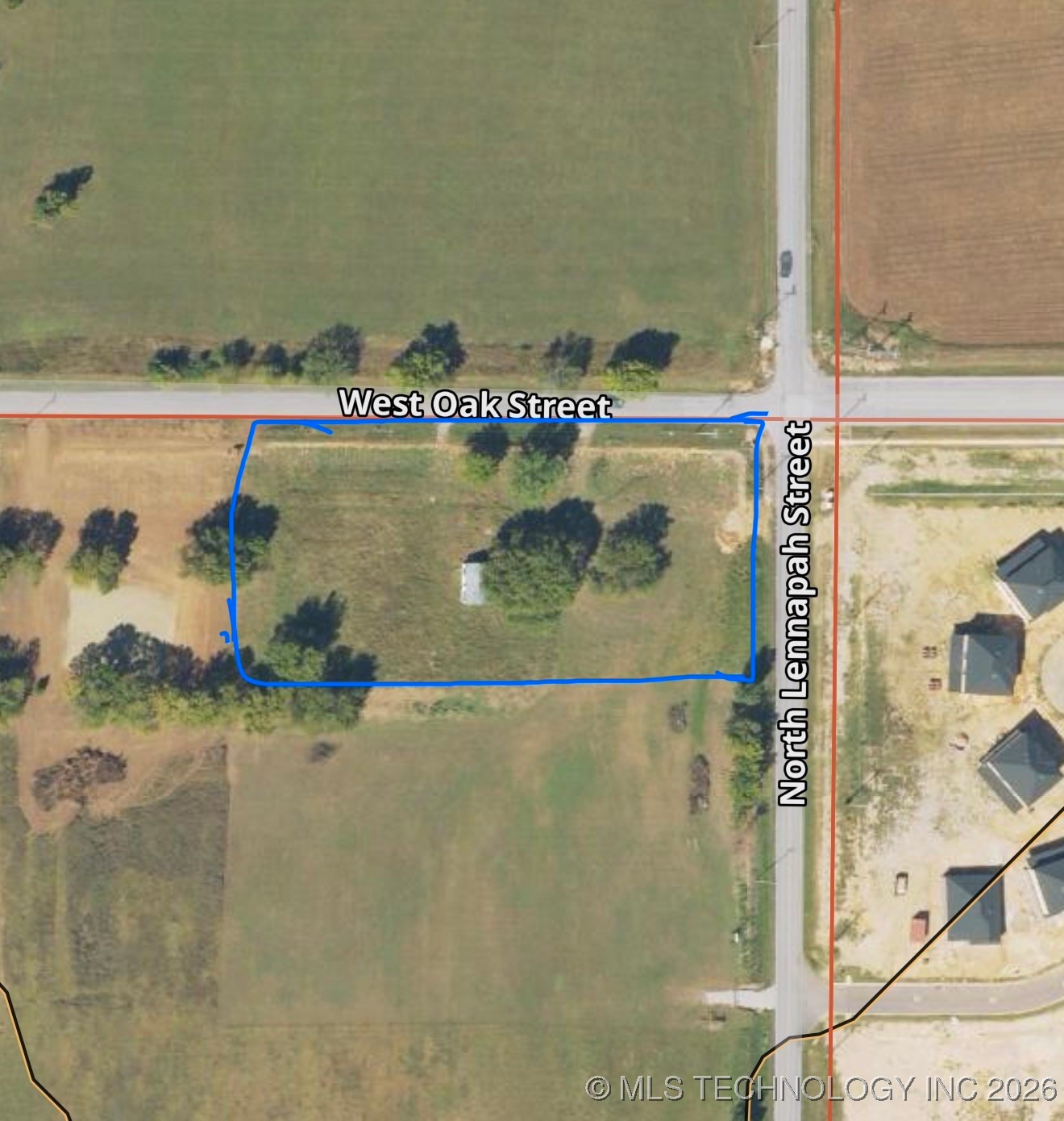 W Oak Street Property Photo 14