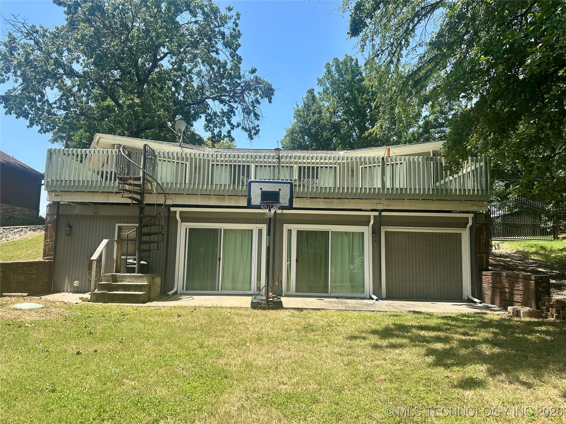 1372 Warren Road Property Photo 3