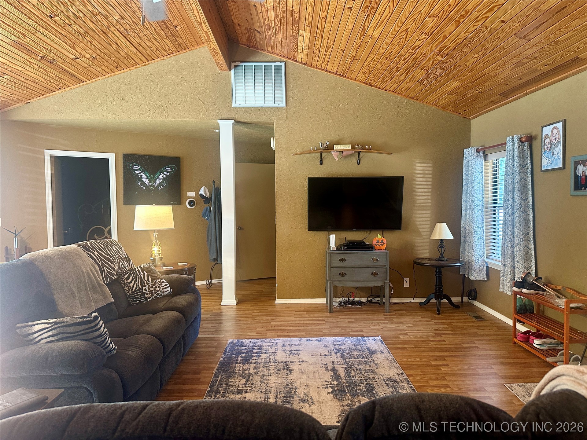 1372 Warren Road Property Photo 4