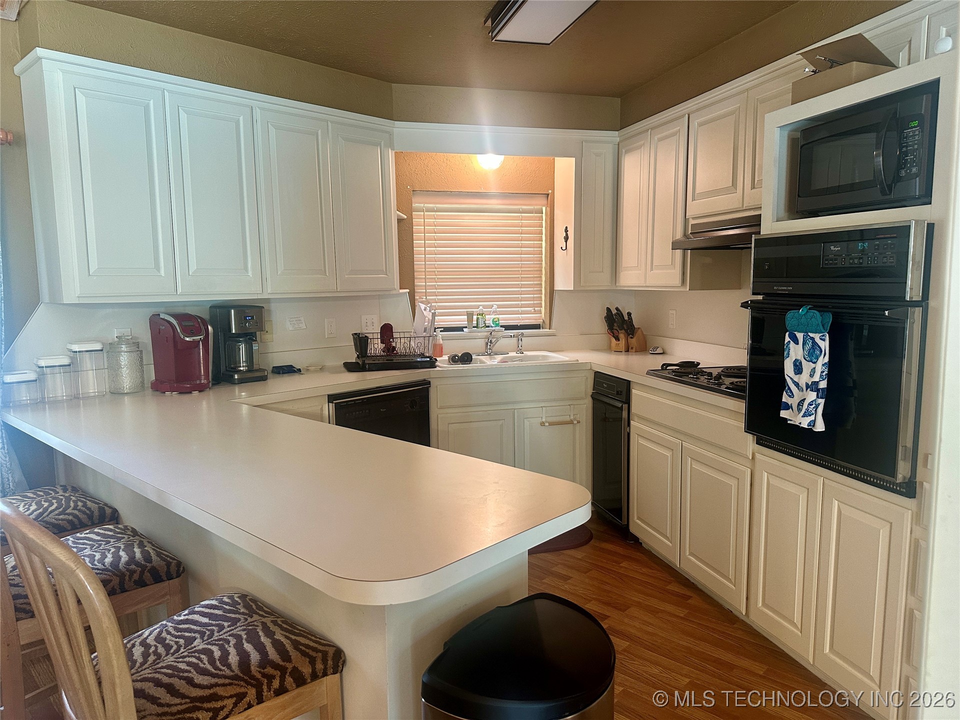 1372 Warren Road Property Photo 8