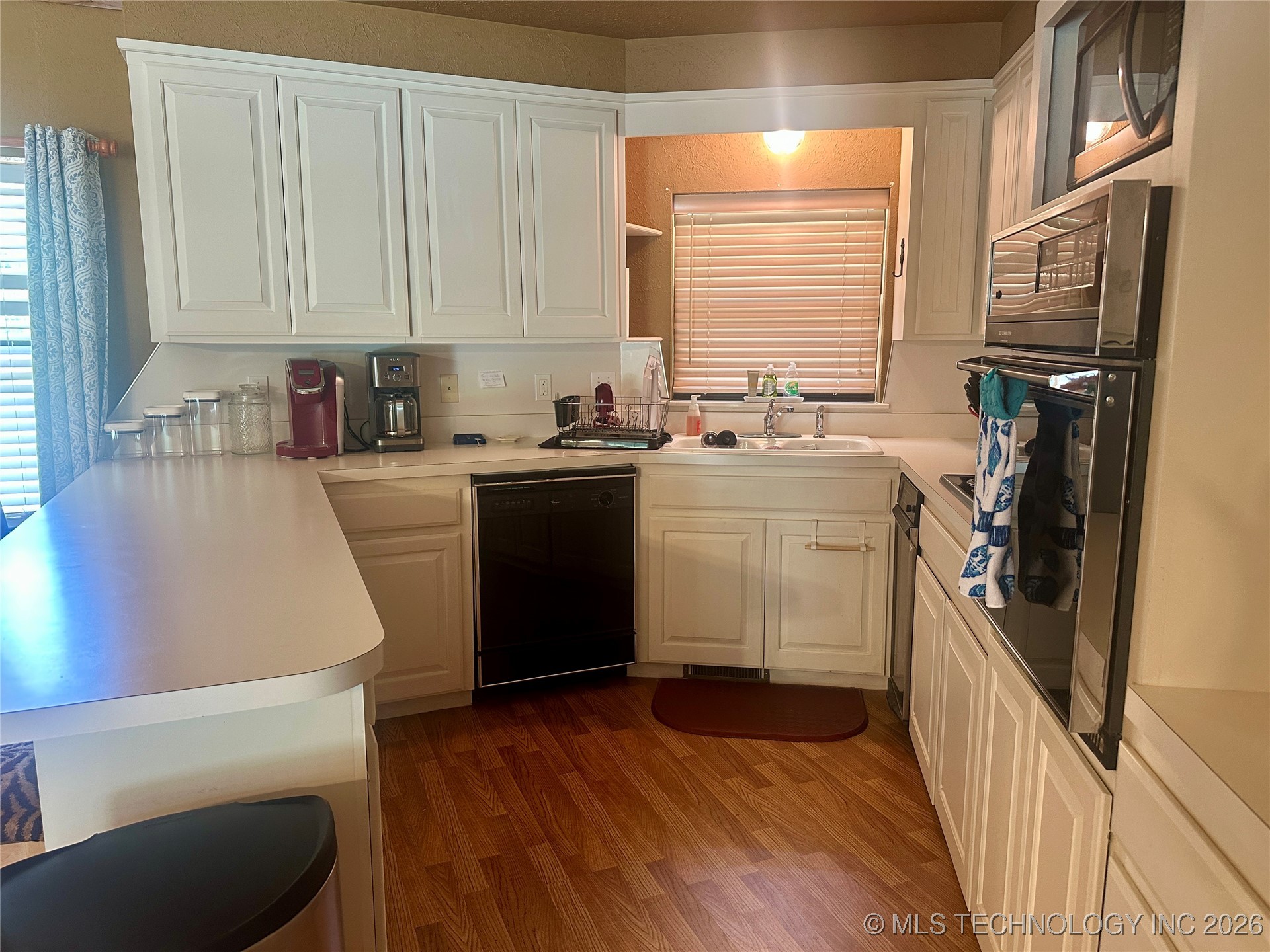 1372 Warren Road Property Photo 9