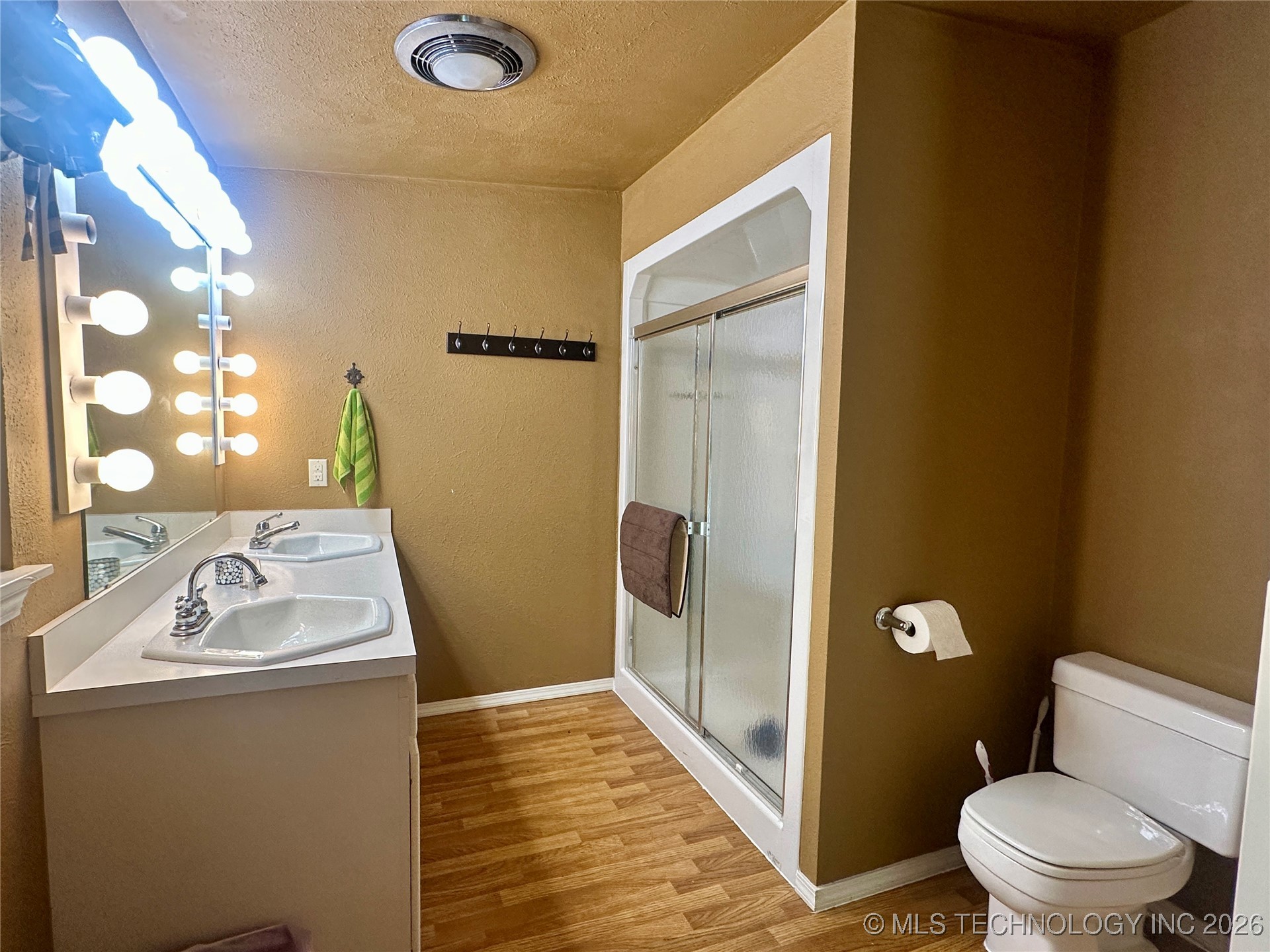 1372 Warren Road Property Photo 14