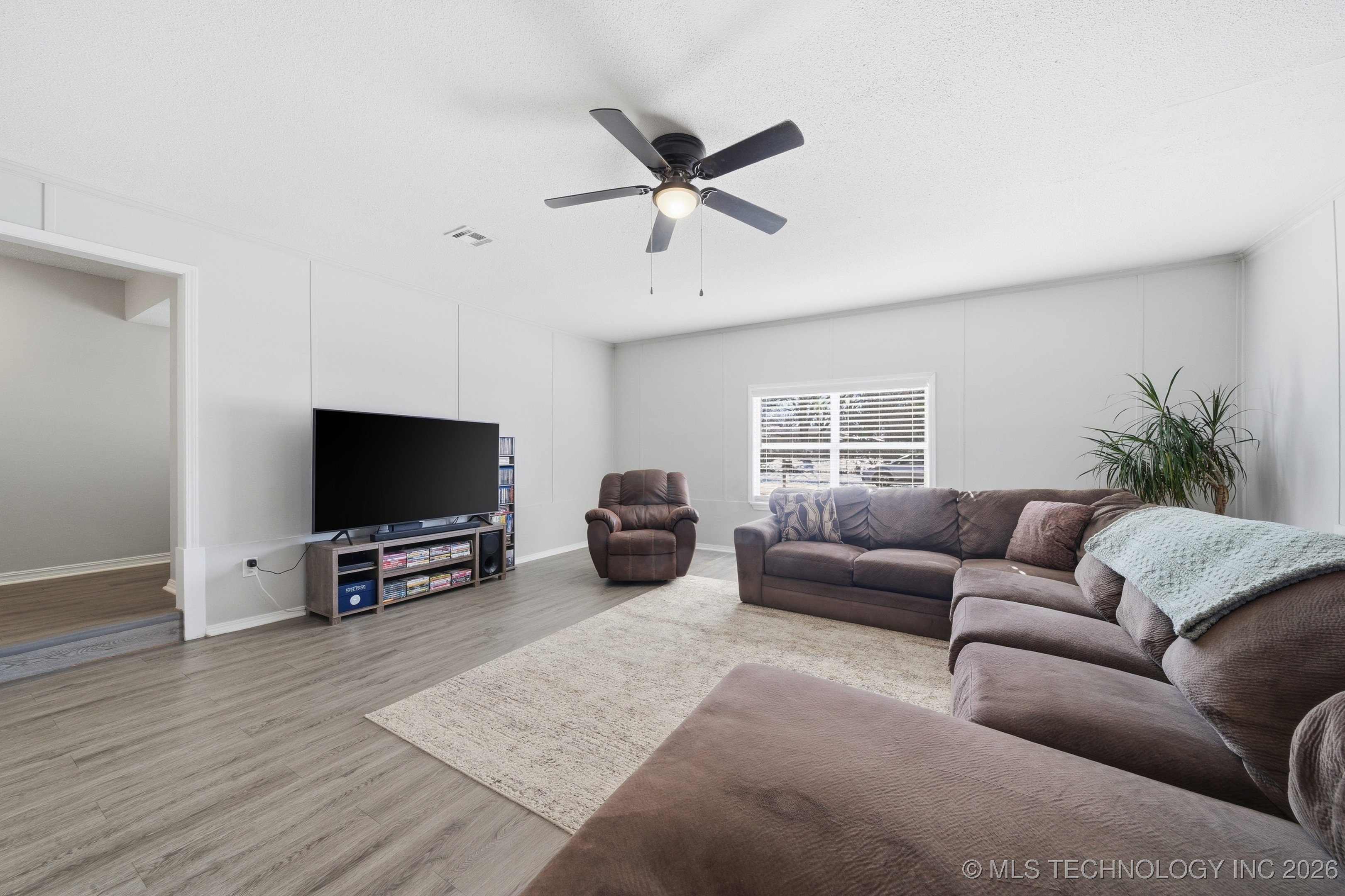 12315 E 24th Street Property Photo 9