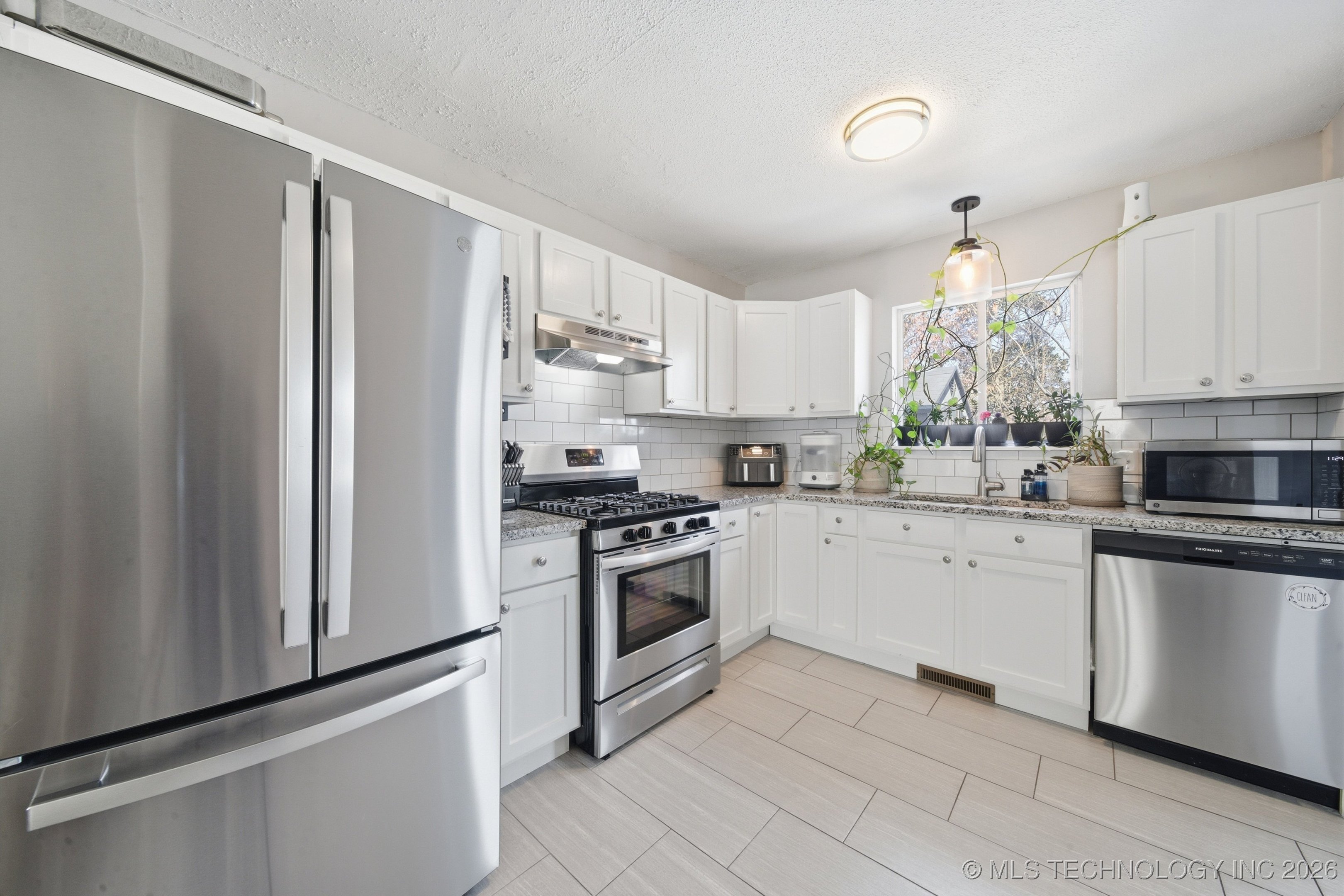 12315 E 24th Street Property Photo 10