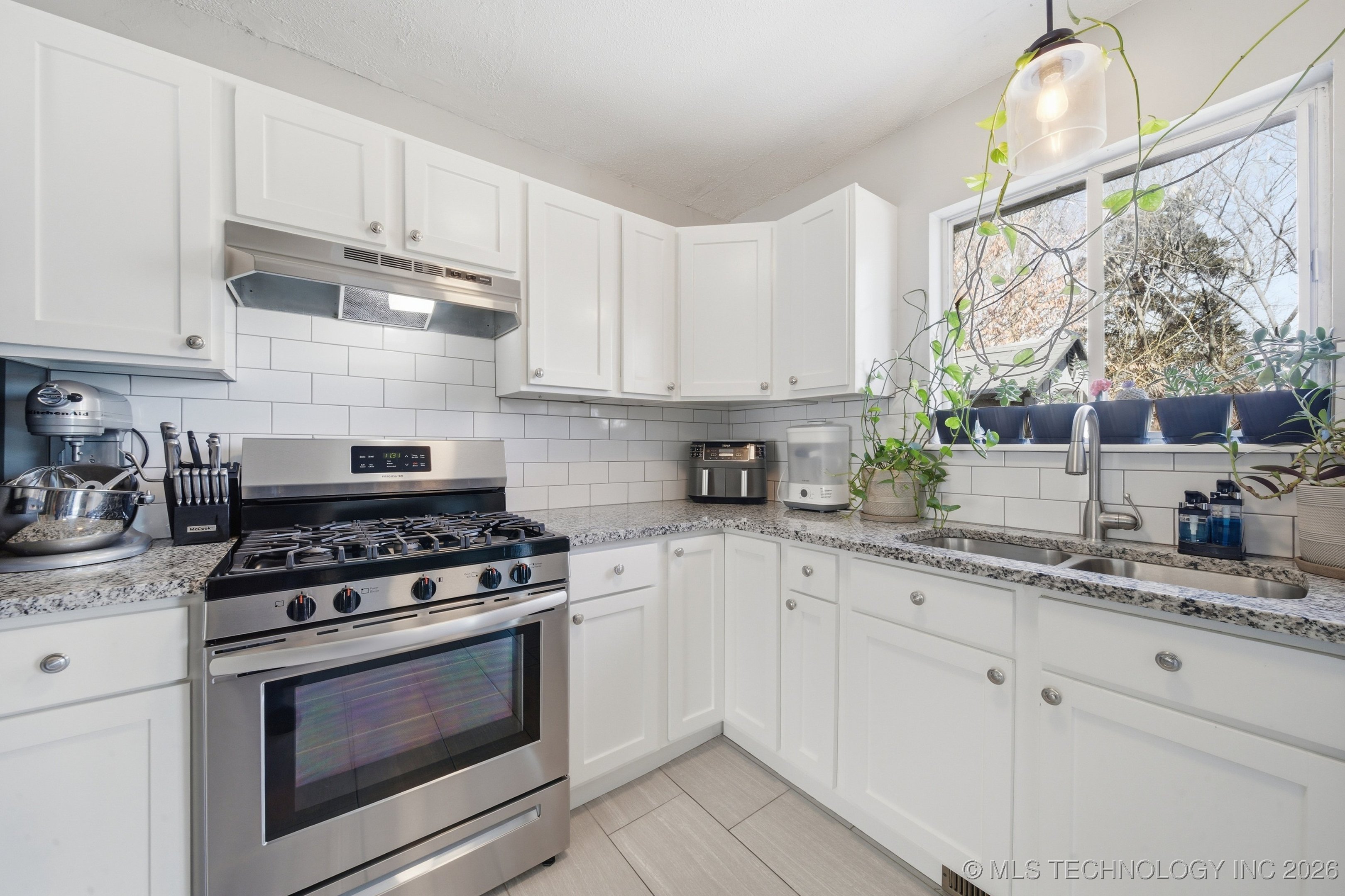 12315 E 24th Street Property Photo 11