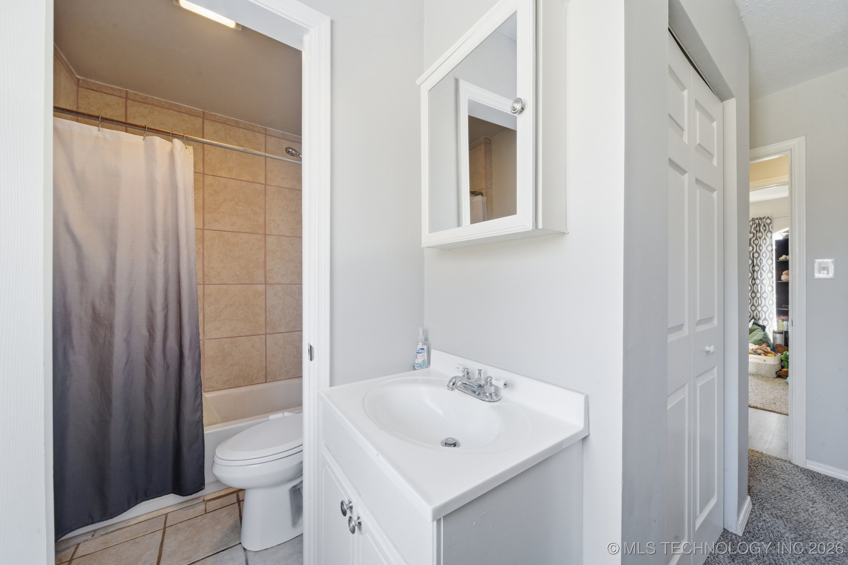 12315 E 24th Street Property Photo 18