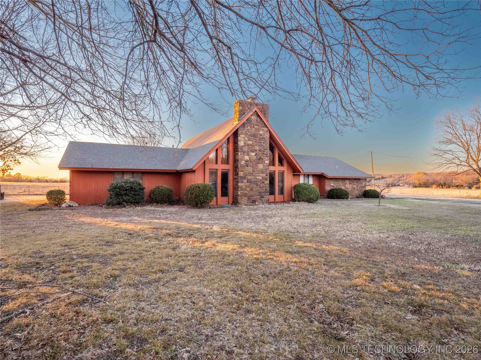 2909 N Hickory Property Photo 3