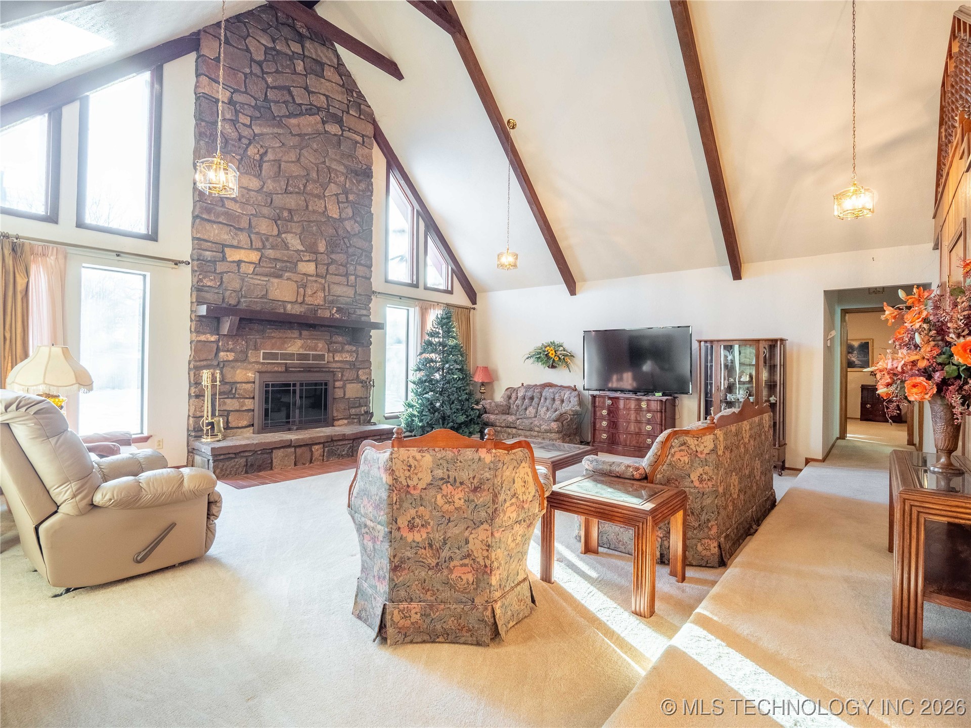 2909 N Hickory Property Photo 5