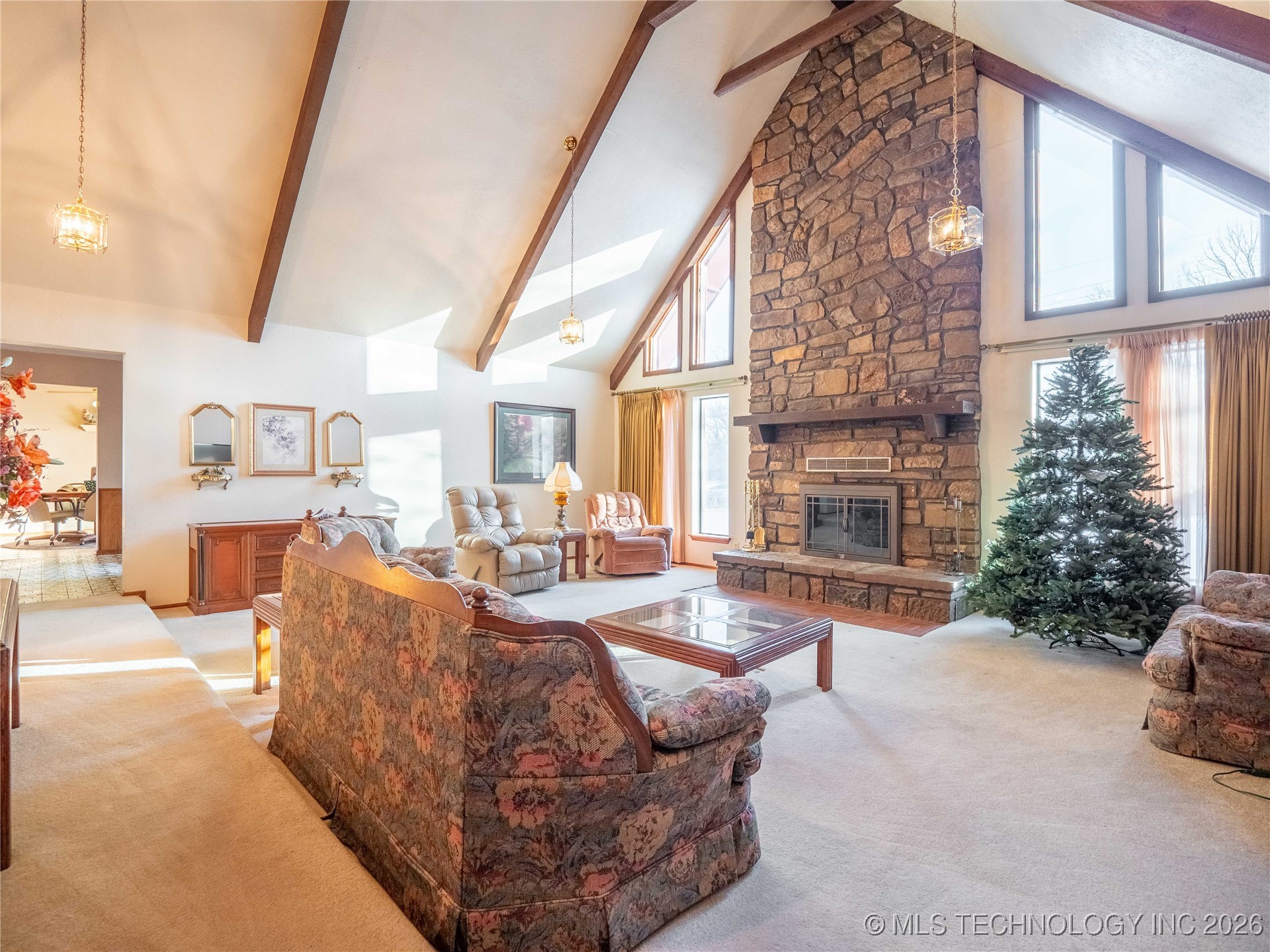 2909 N Hickory Property Photo 9