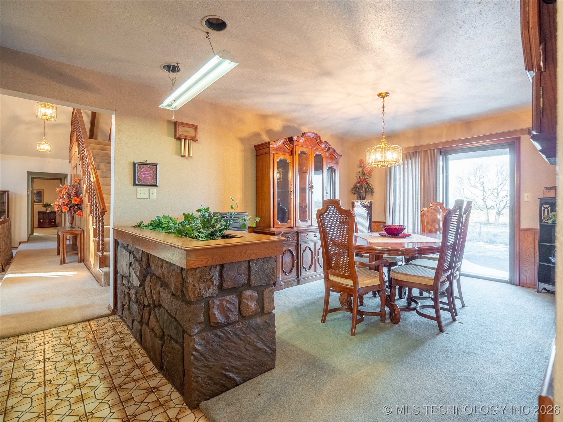 2909 N Hickory Property Photo 11