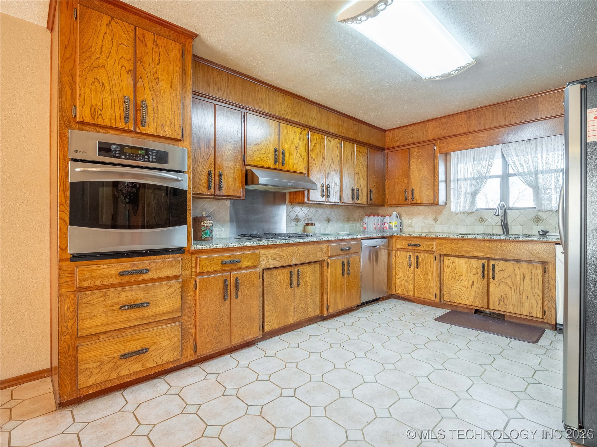 2909 N Hickory Property Photo 15