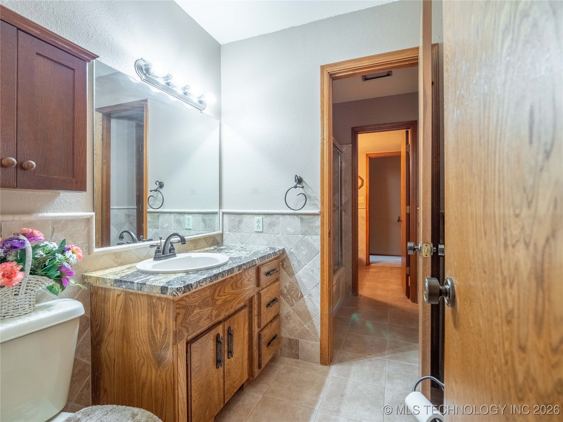 2909 N Hickory Property Photo 24