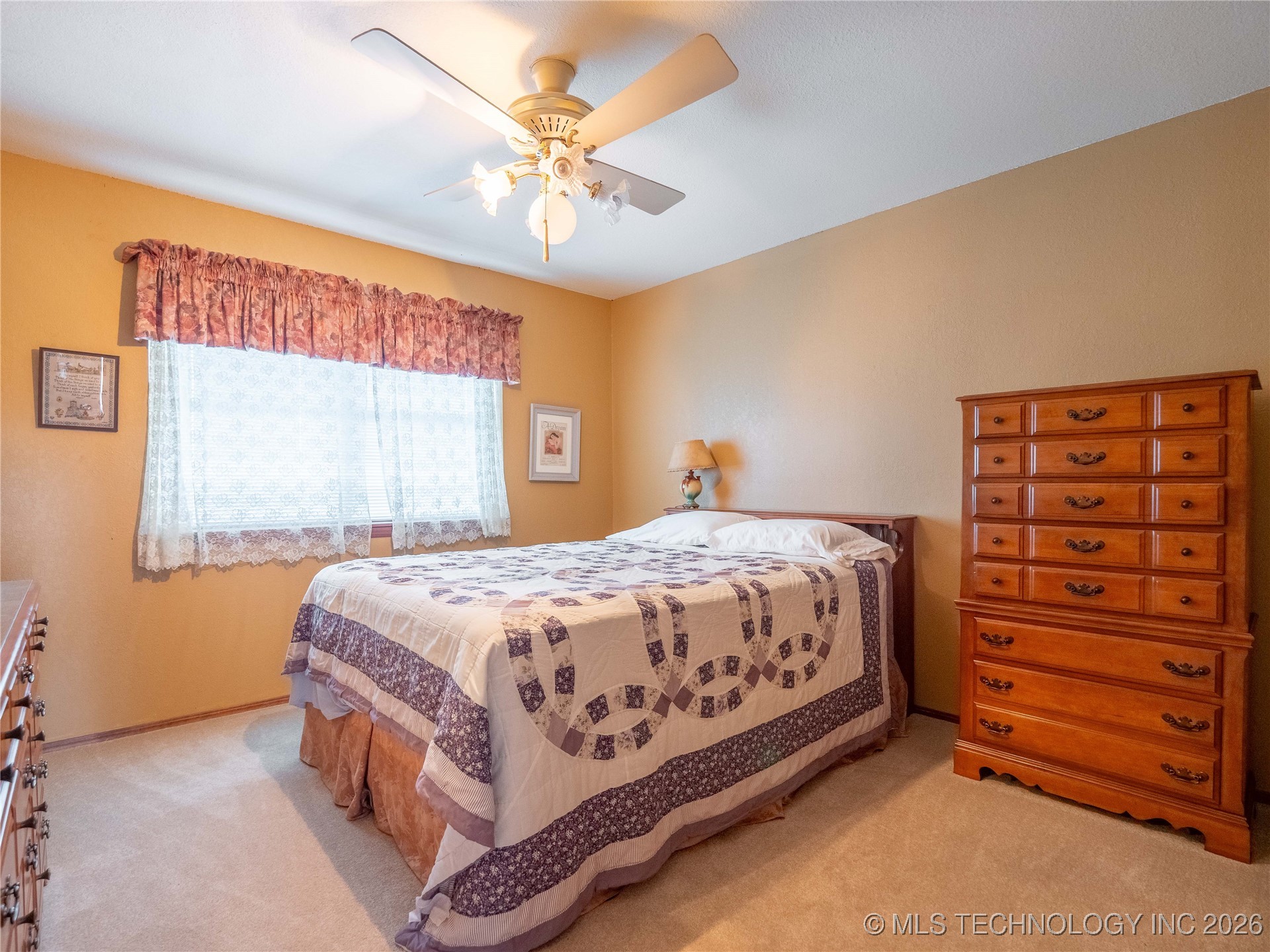 2909 N Hickory Property Photo 25