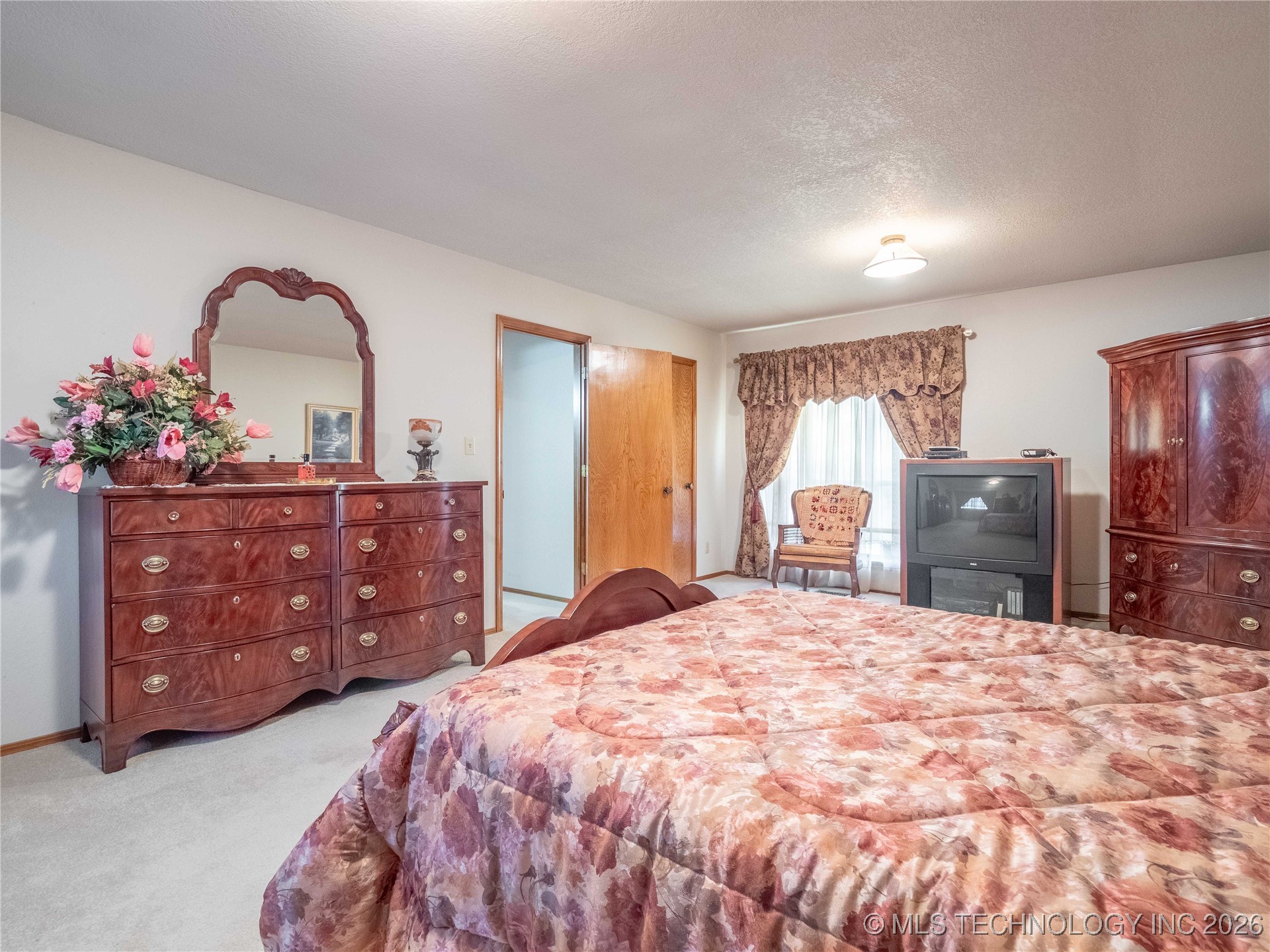 2909 N Hickory Property Photo 32