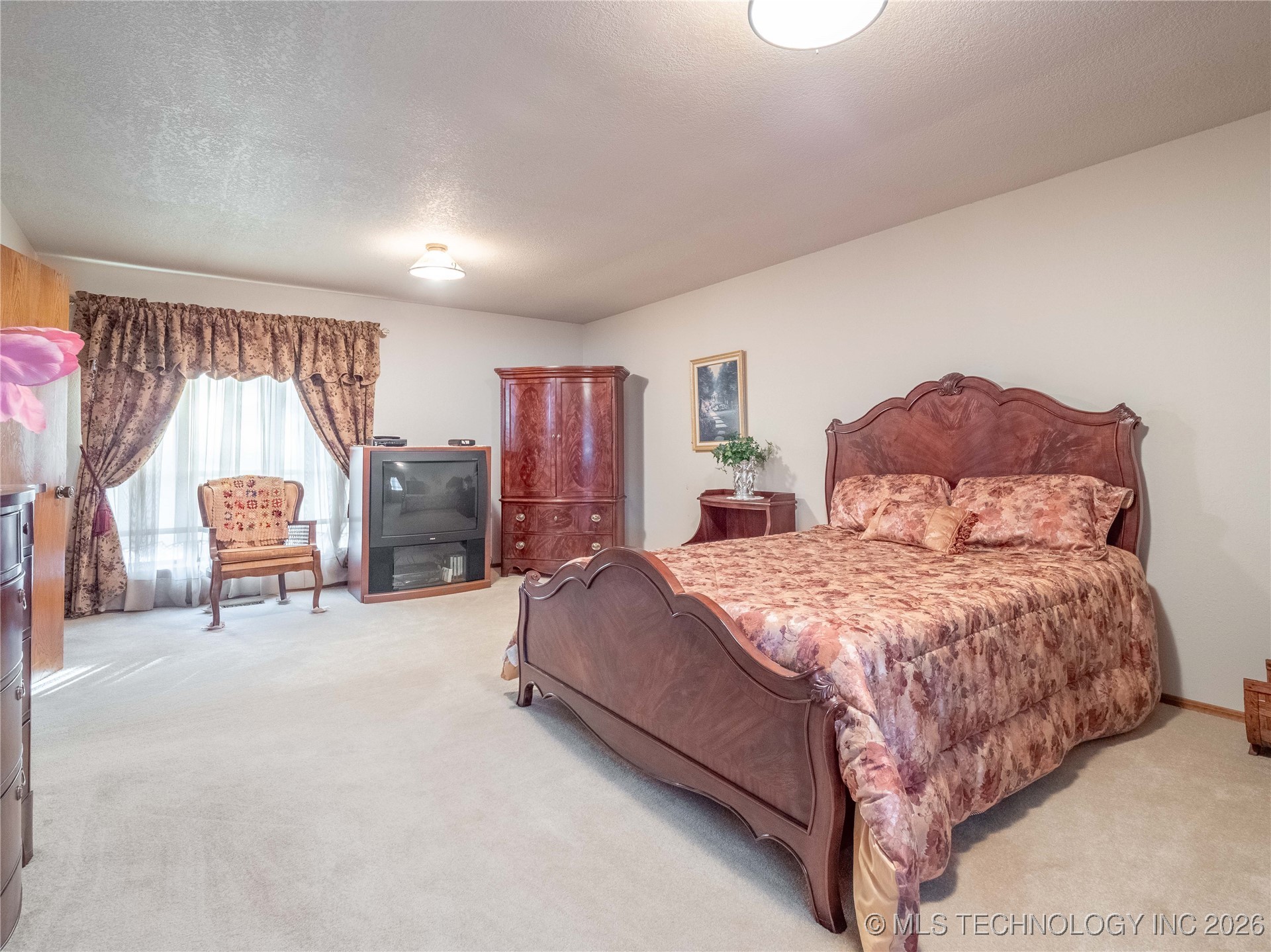 2909 N Hickory Property Photo 33