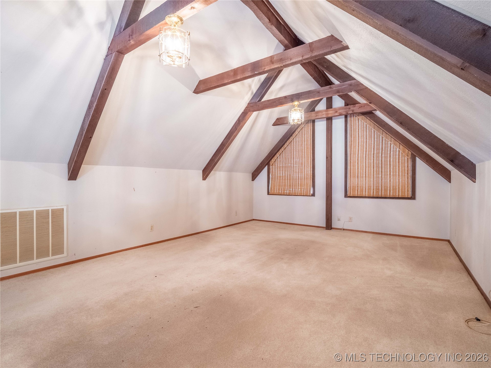 2909 N Hickory Property Photo 37