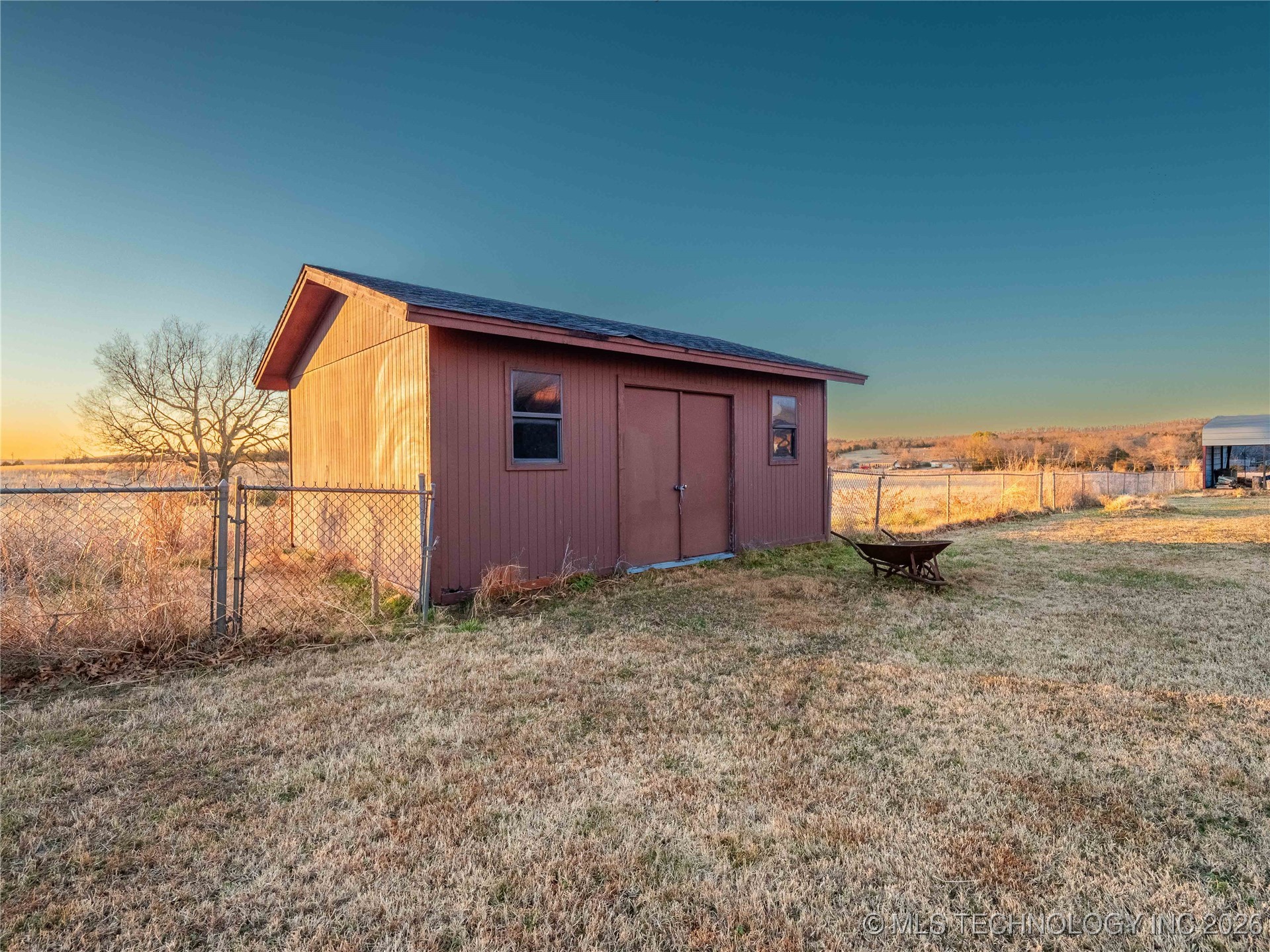 2909 N Hickory Property Photo 39