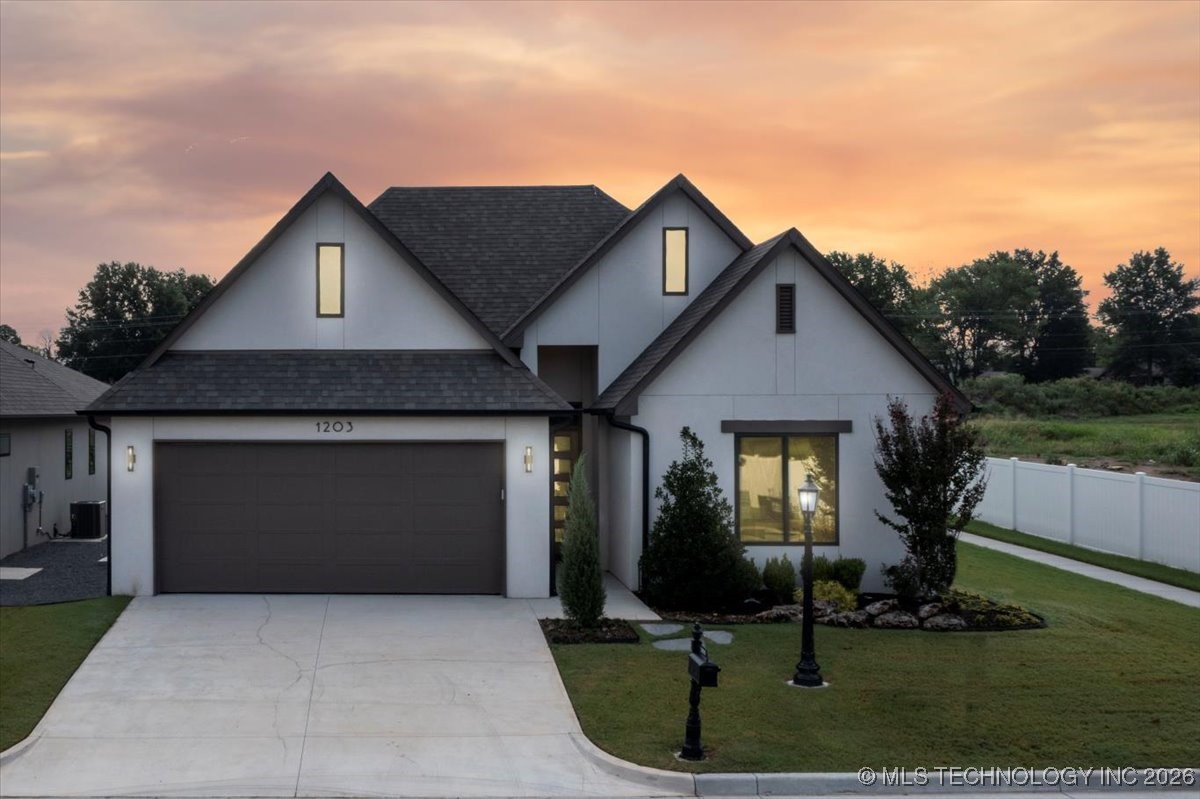 1203 N 71st Place Property Photo 1