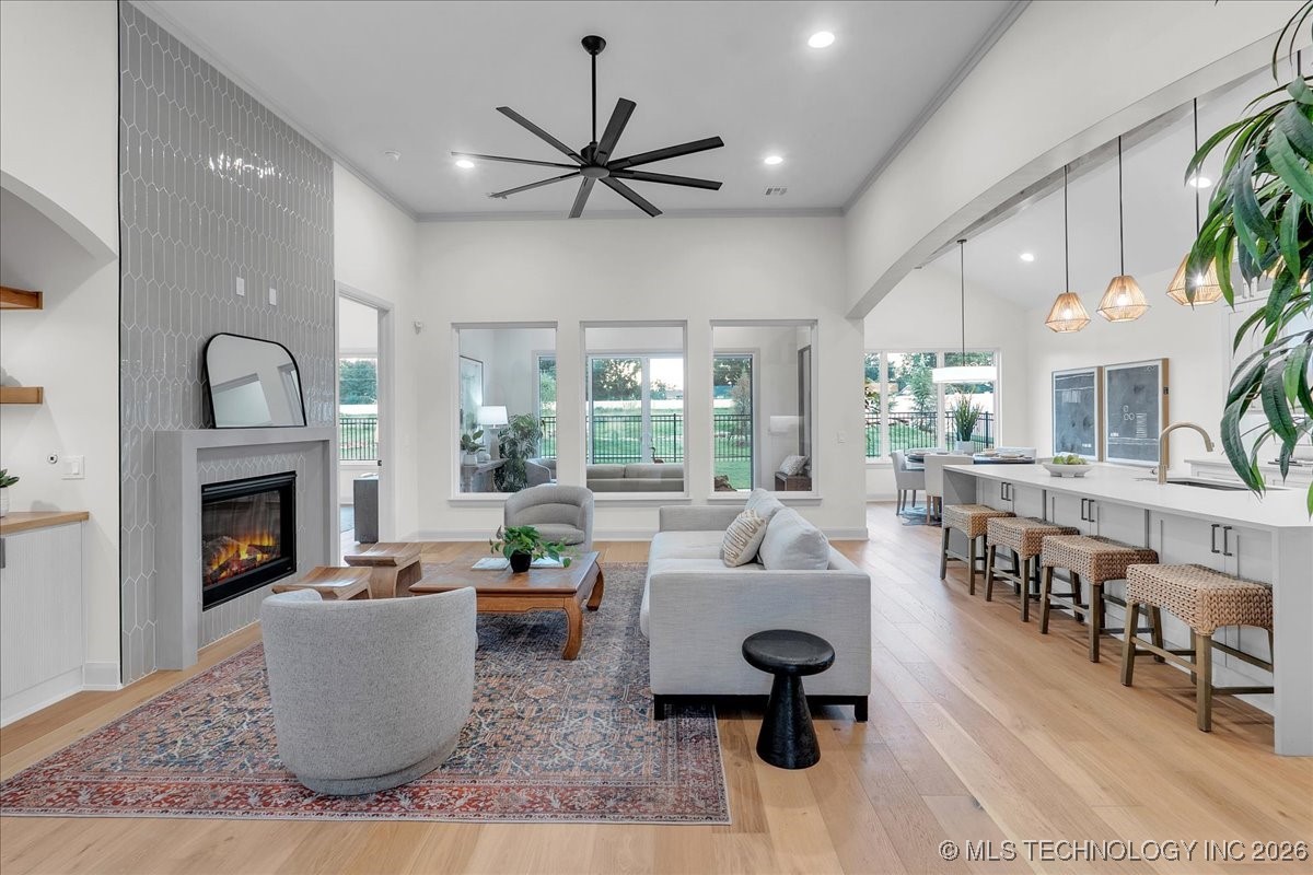 1203 N 71st Place Property Photo 8