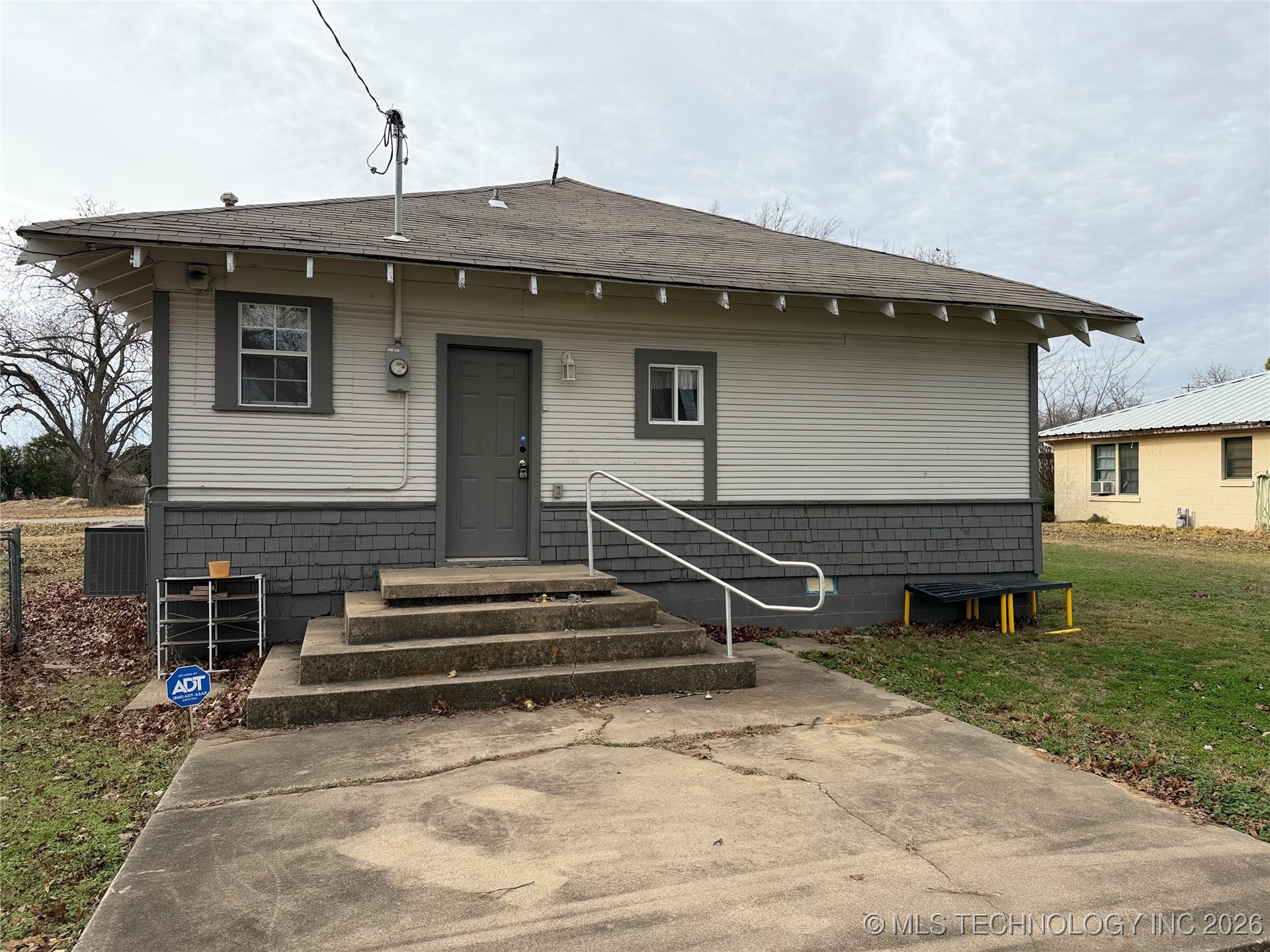 912 Culbertson Sw Property Photo 2