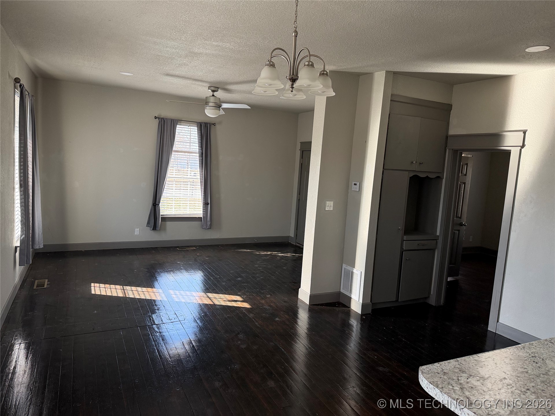 912 Culbertson Sw Property Photo 4