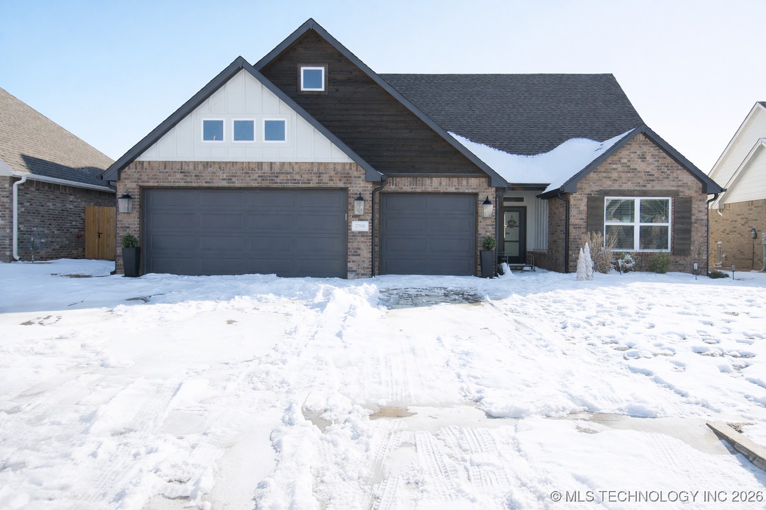 27900 E 107th Street S Property Photo 1