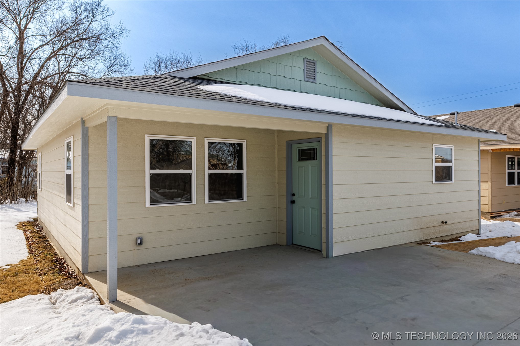 120 E 7th Street Property Photo 1