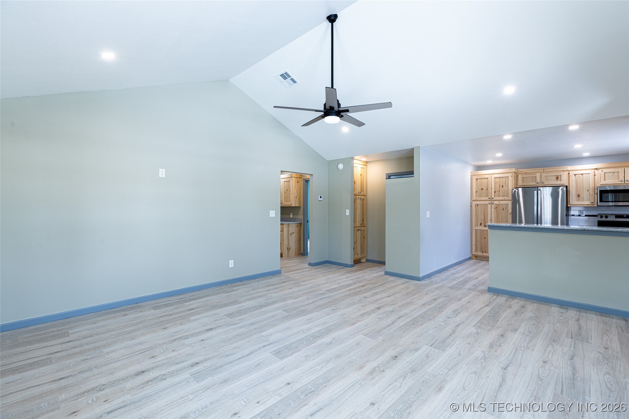 120 E 7th Street Property Photo 6