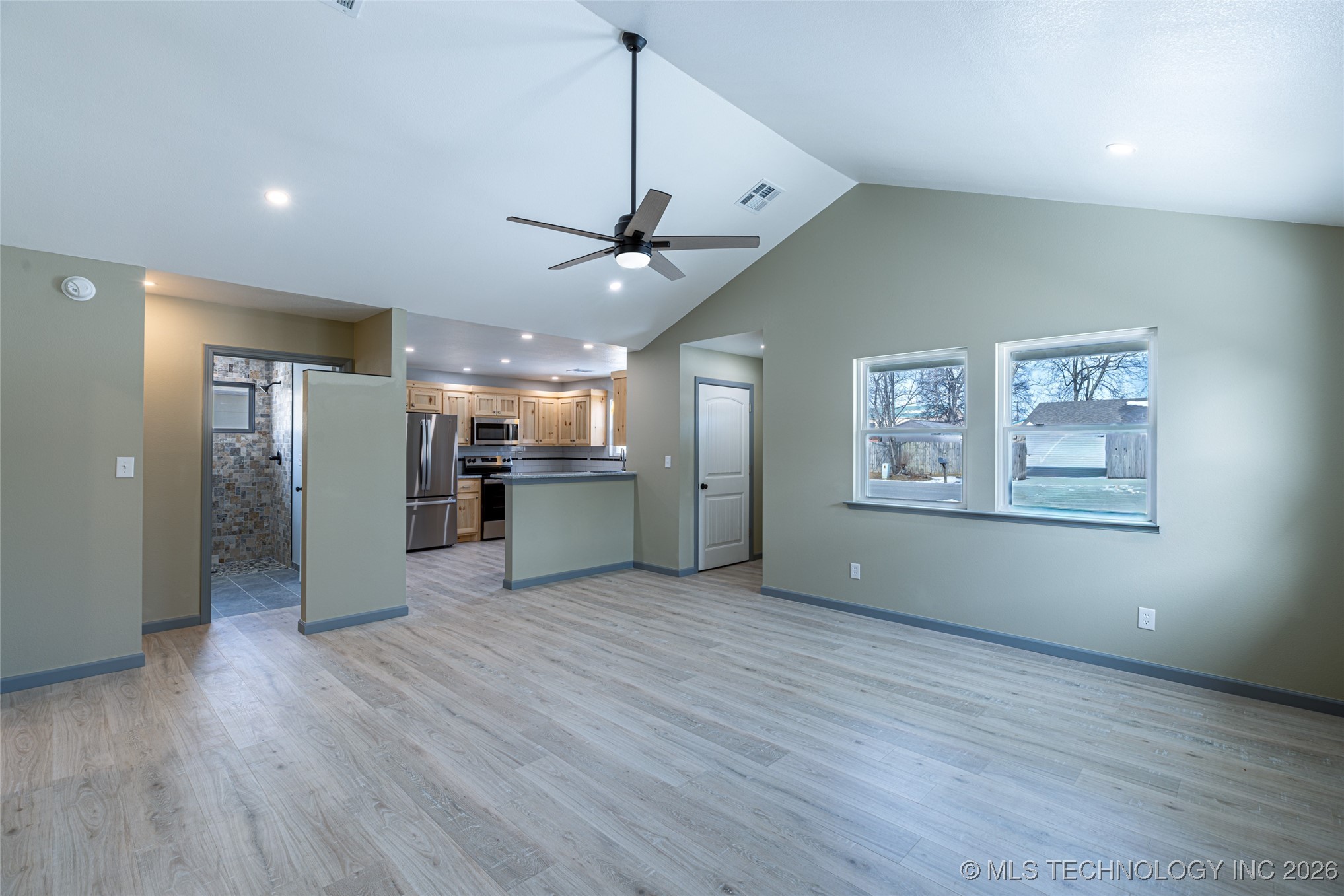 120 E 7th Street Property Photo 7