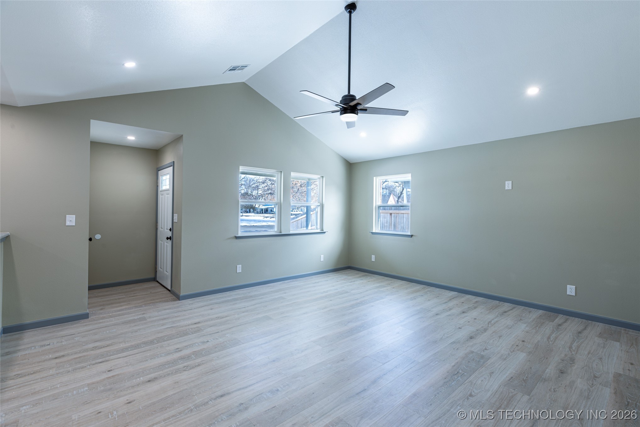 120 E 7th Street Property Photo 8