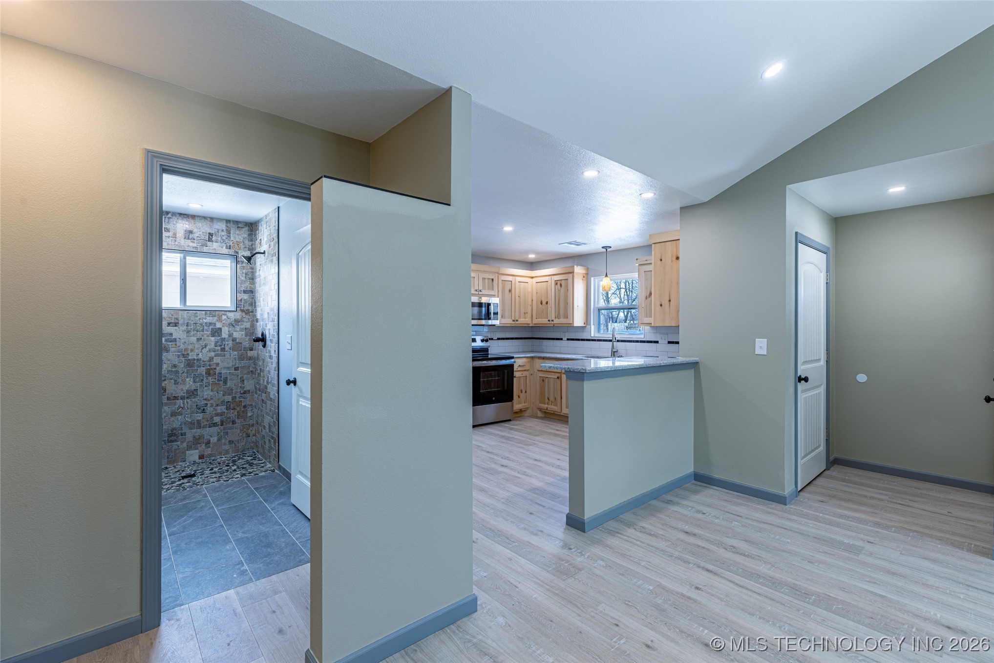 120 E 7th Street Property Photo 11