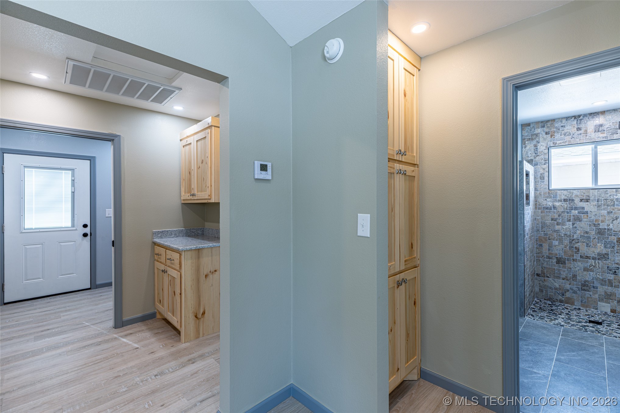 120 E 7th Street Property Photo 12