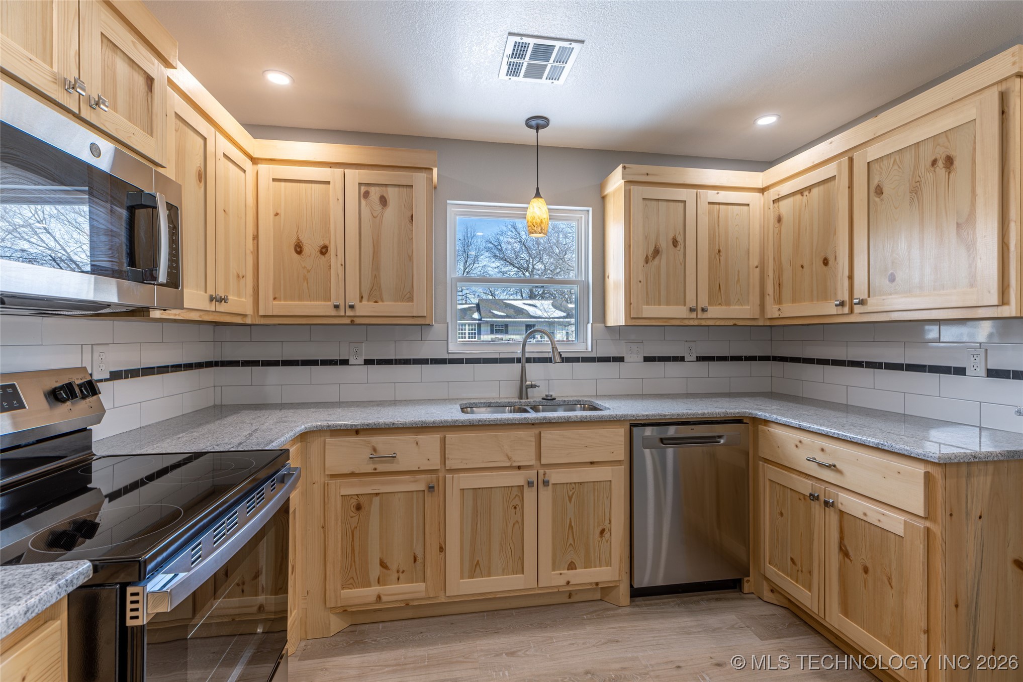 120 E 7th Street Property Photo 13