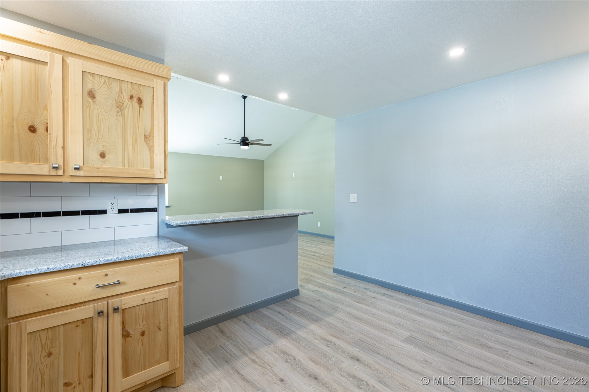 120 E 7th Street Property Photo 16