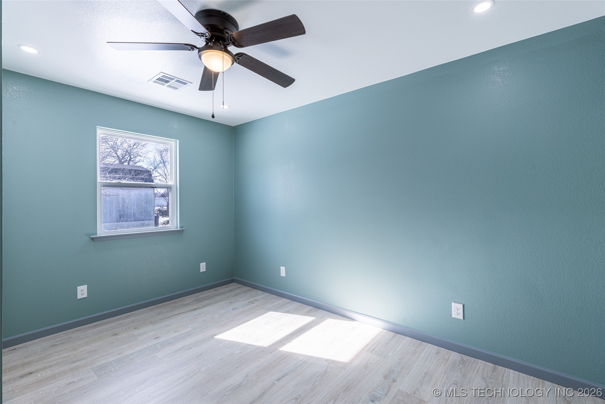 120 E 7th Street Property Photo 20