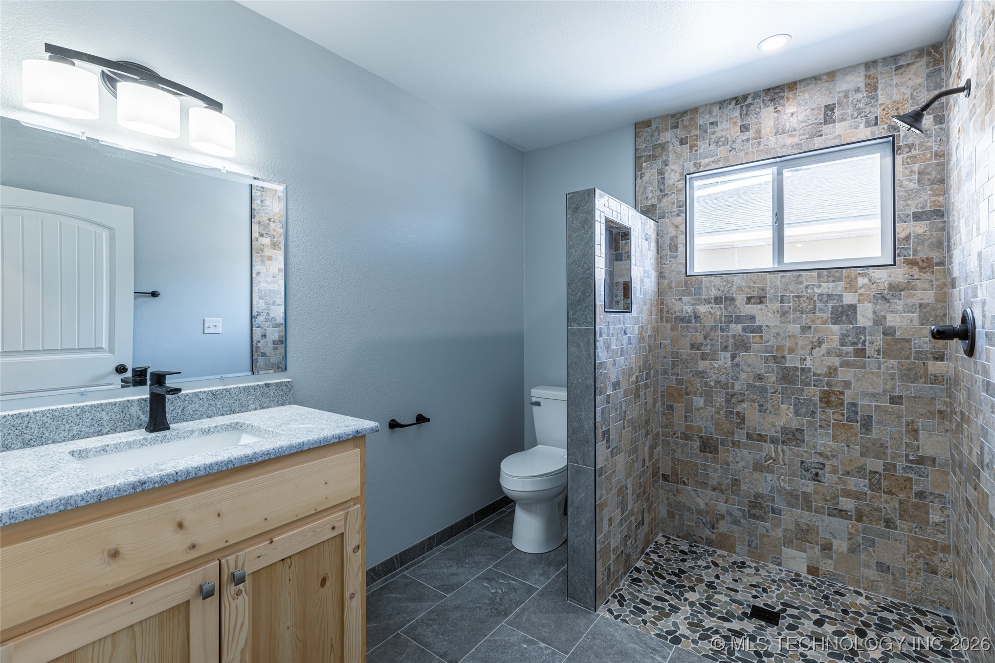 120 E 7th Street Property Photo 24