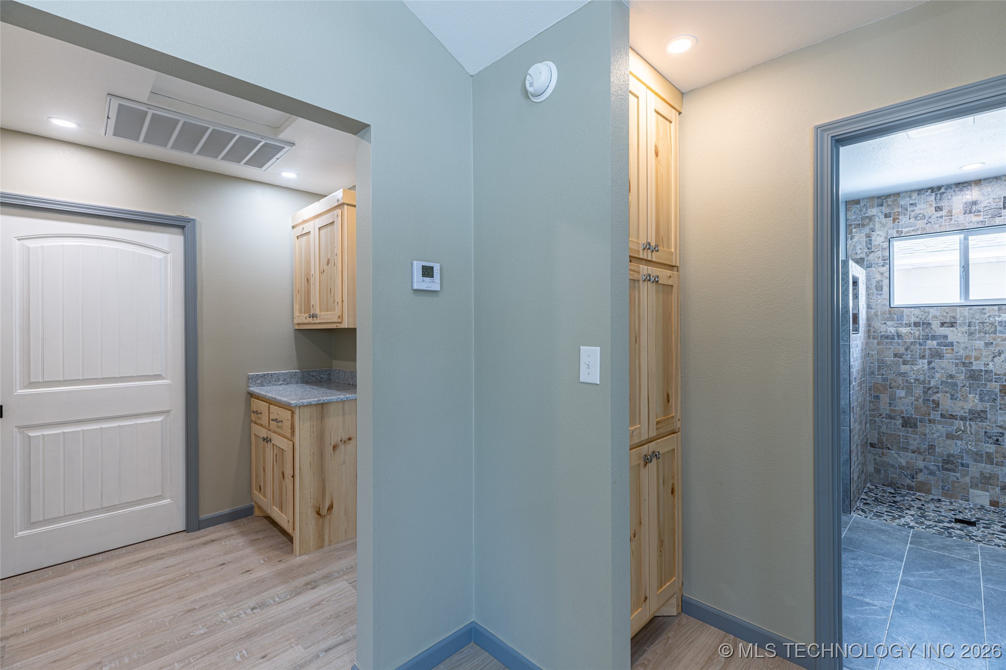 120 E 7th Street Property Photo 28