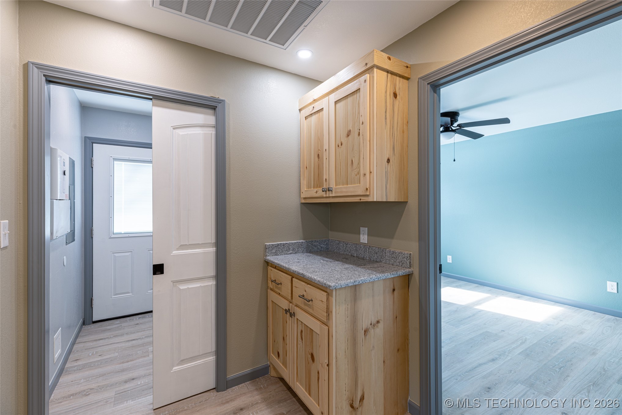 120 E 7th Street Property Photo 29