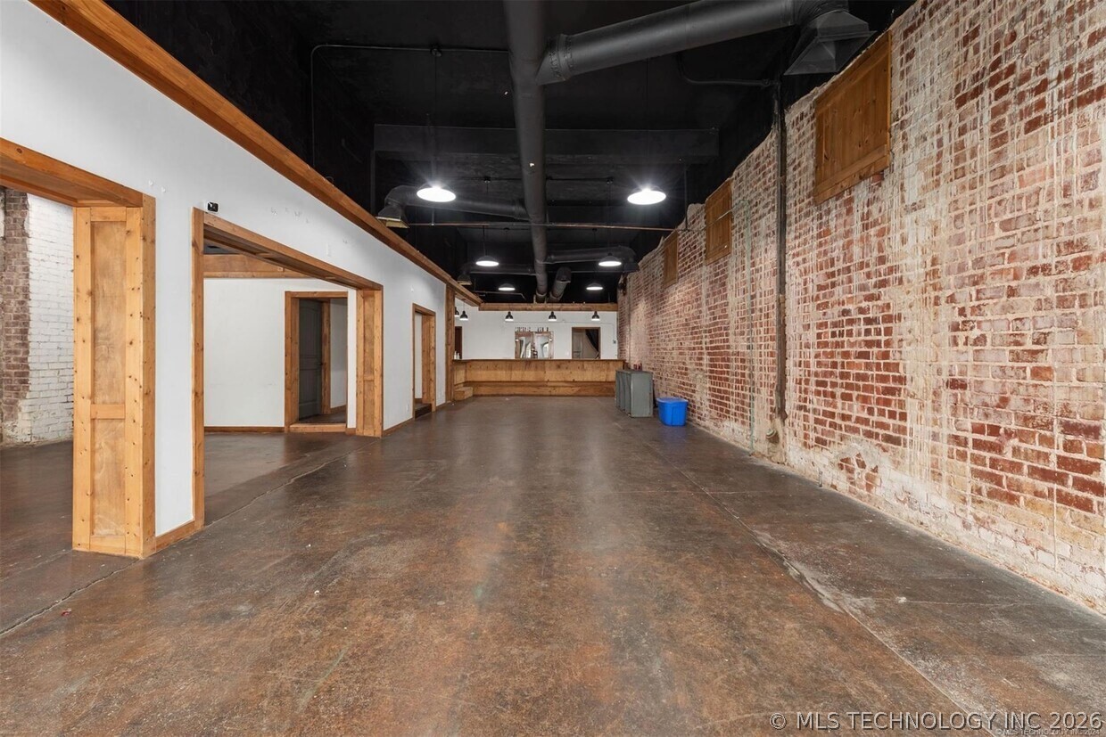 125 N Cherokee Property Photo 3