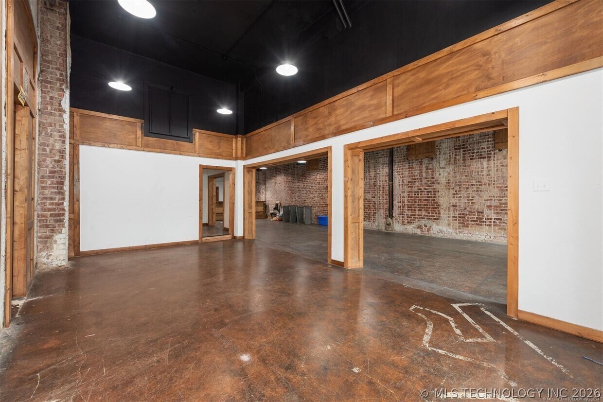 125 N Cherokee Property Photo 4