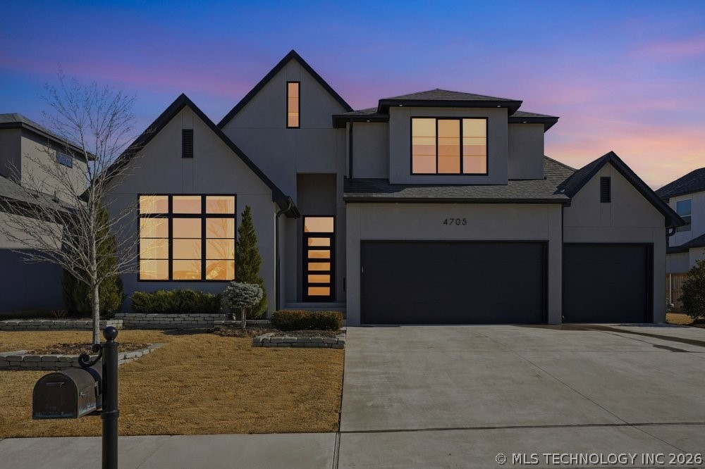 4705 S Retana Avenue Property Photo 2