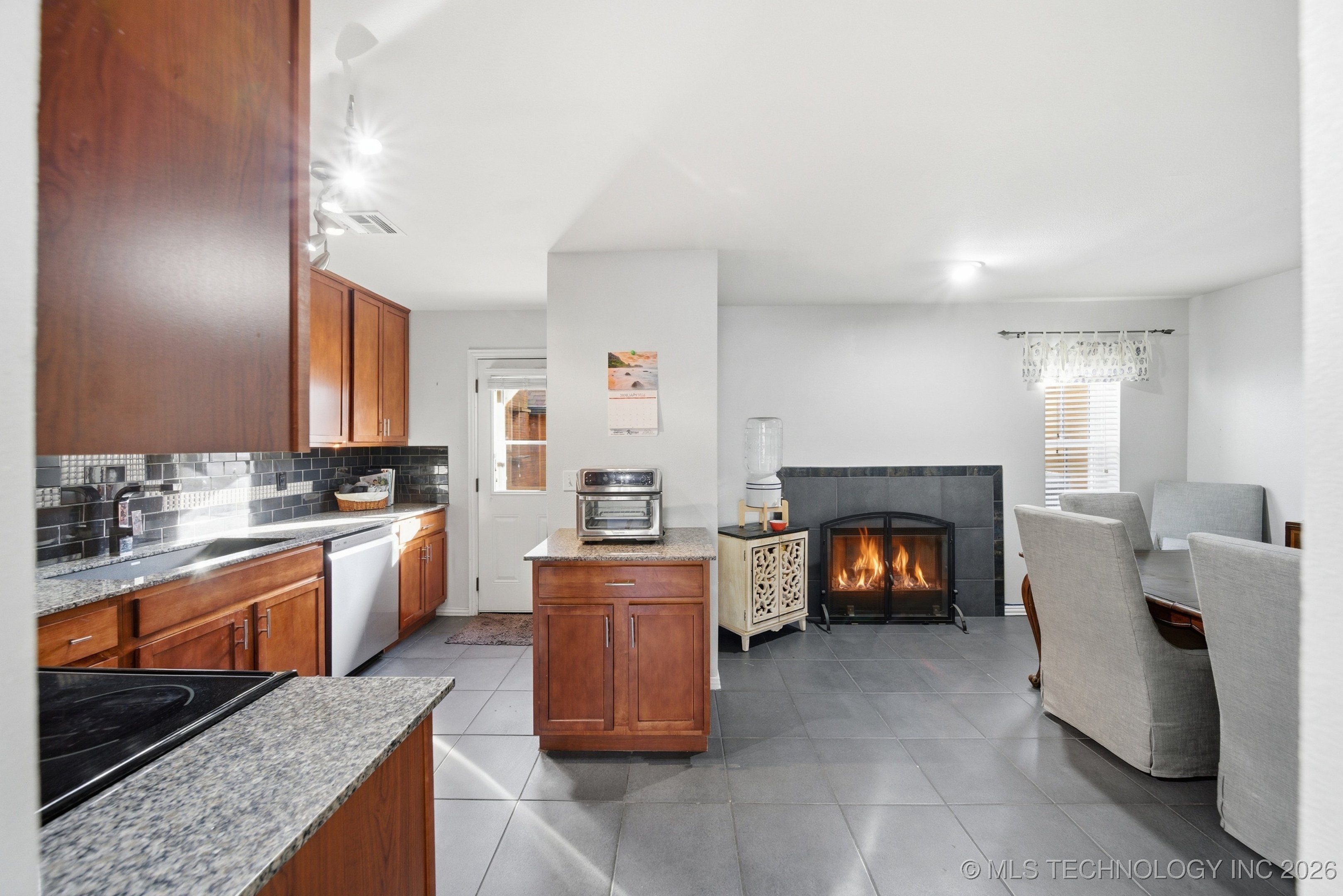 4617 S Granite Avenue 4617 Property Photo 9