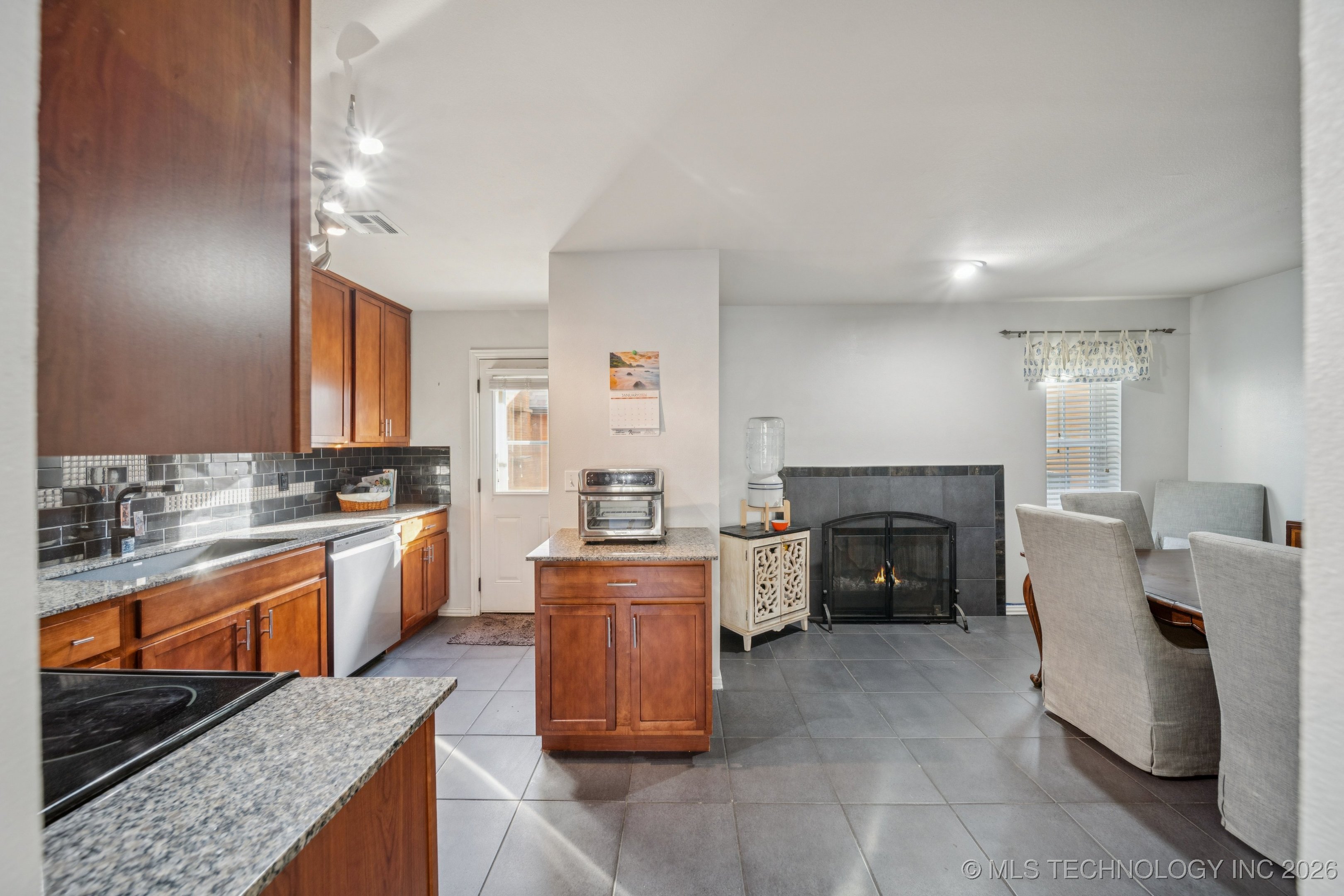 4617 S Granite Avenue 4617 Property Photo 32