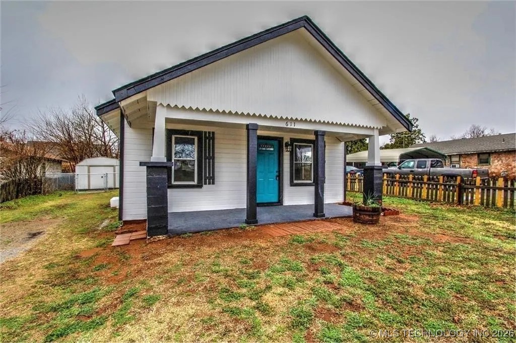 611 N Van Buren Property Photo 1