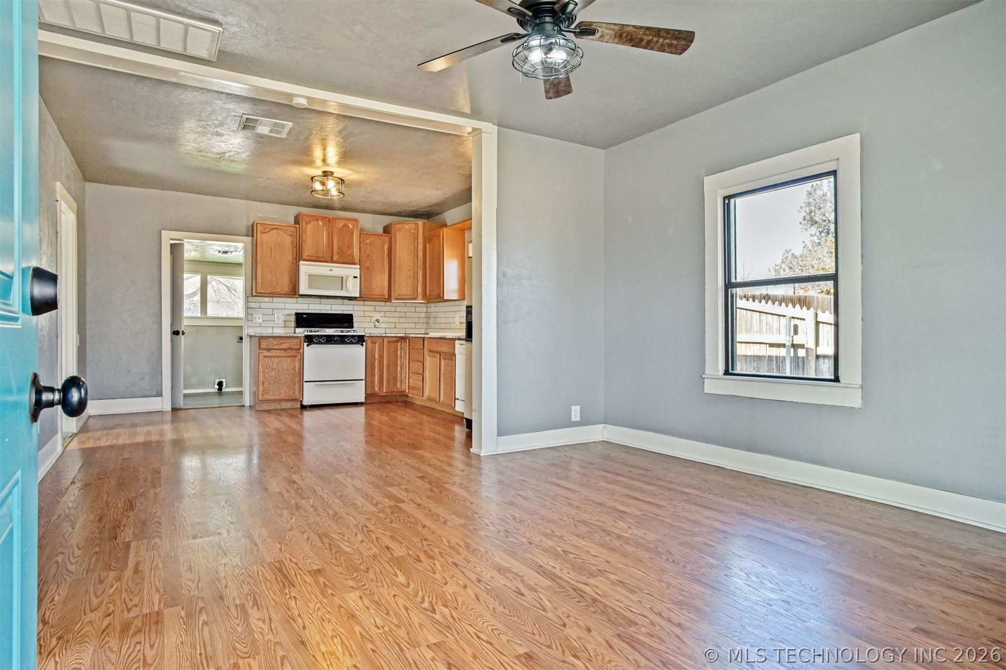 611 N Van Buren Property Photo 6