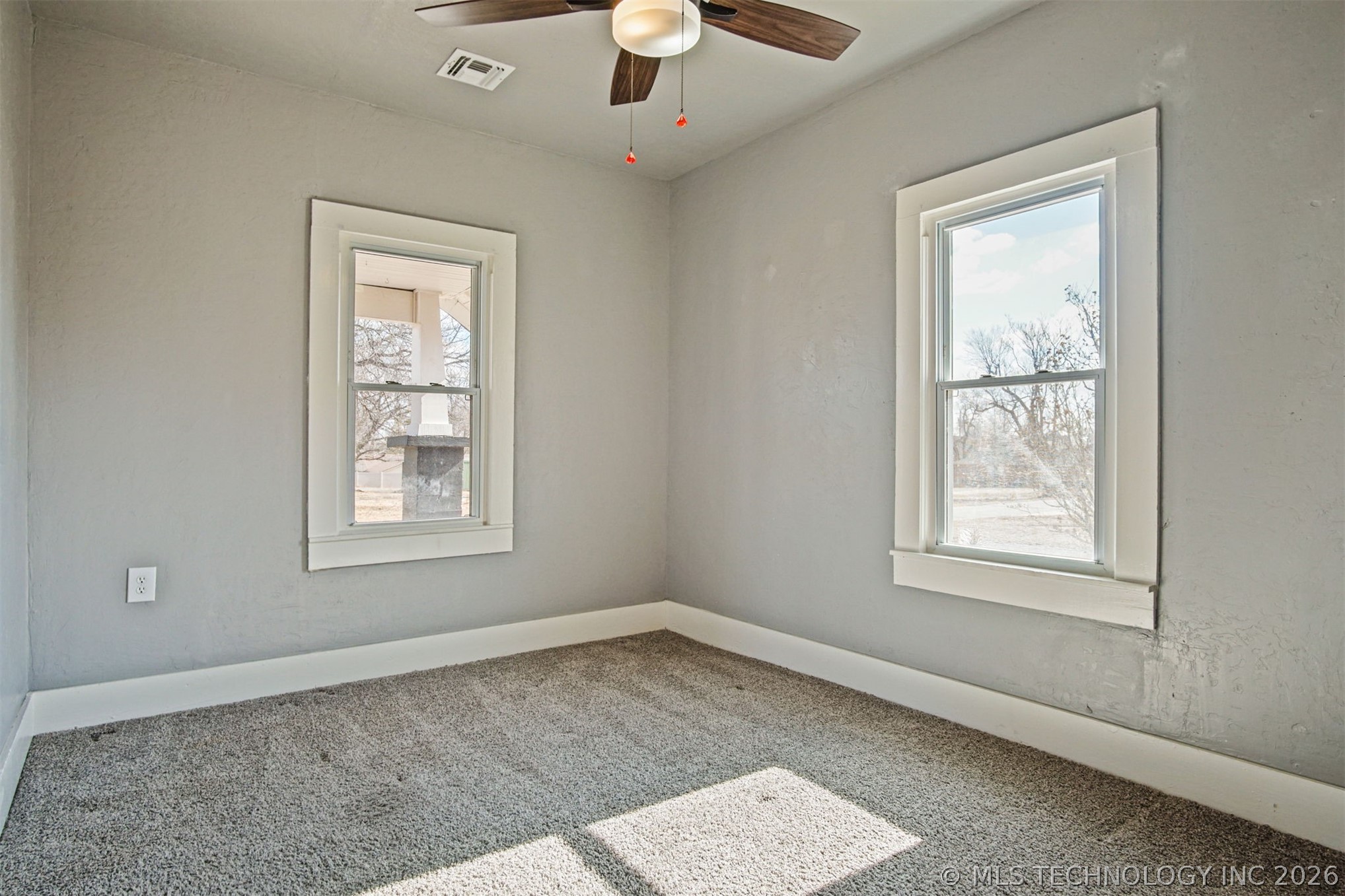 611 N Van Buren Property Photo 8