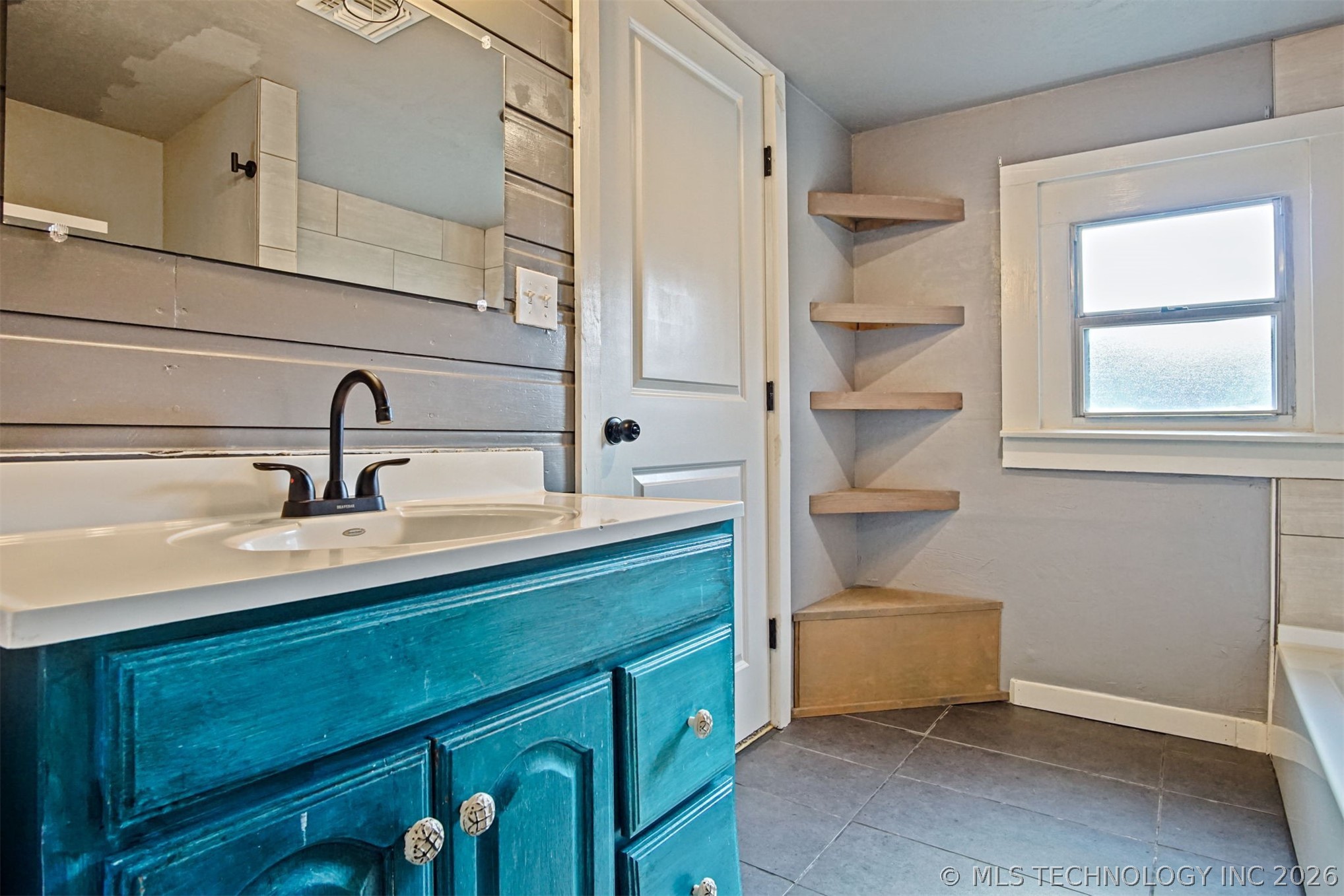 611 N Van Buren Property Photo 16