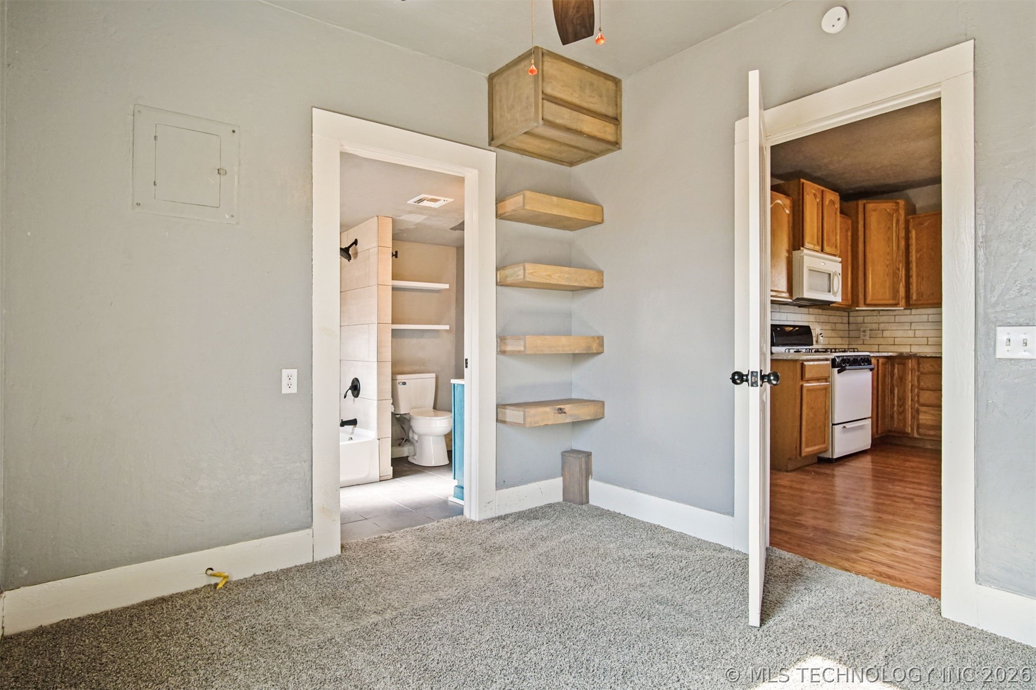 611 N Van Buren Property Photo 20