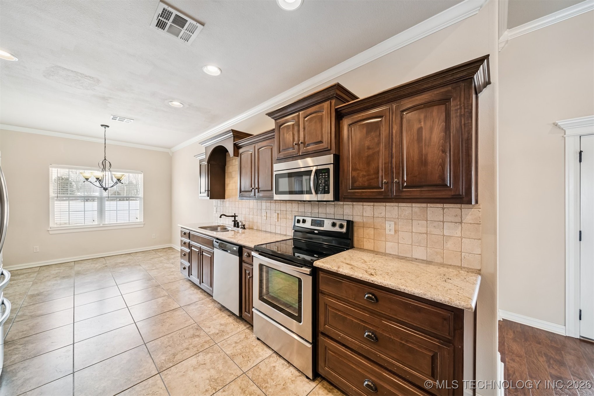 3823 Oakwood Drive Property Photo 10